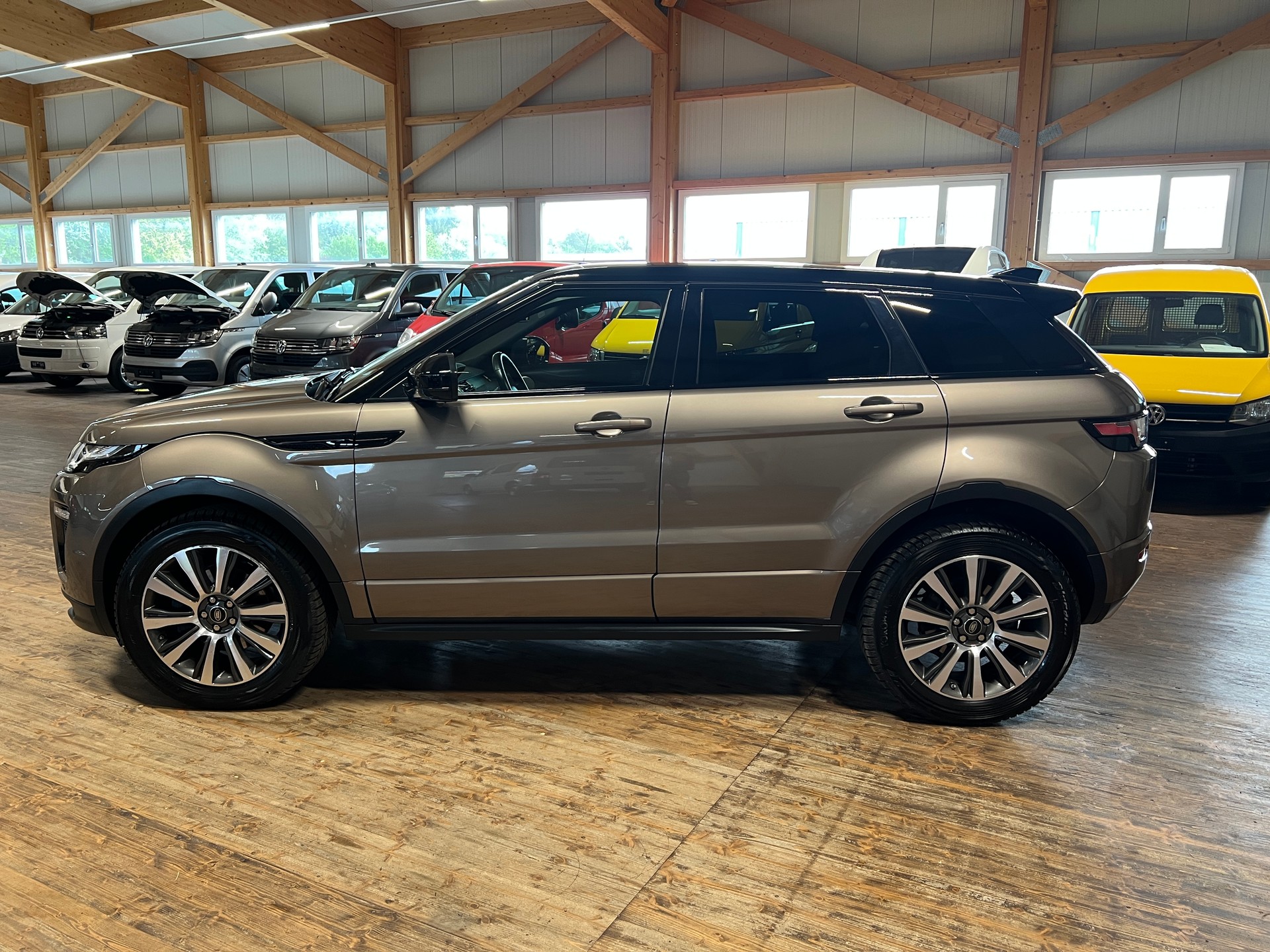 LAND ROVER Range Rover Evoque 2.0 Si4 SE Dynamic AT9-image-7