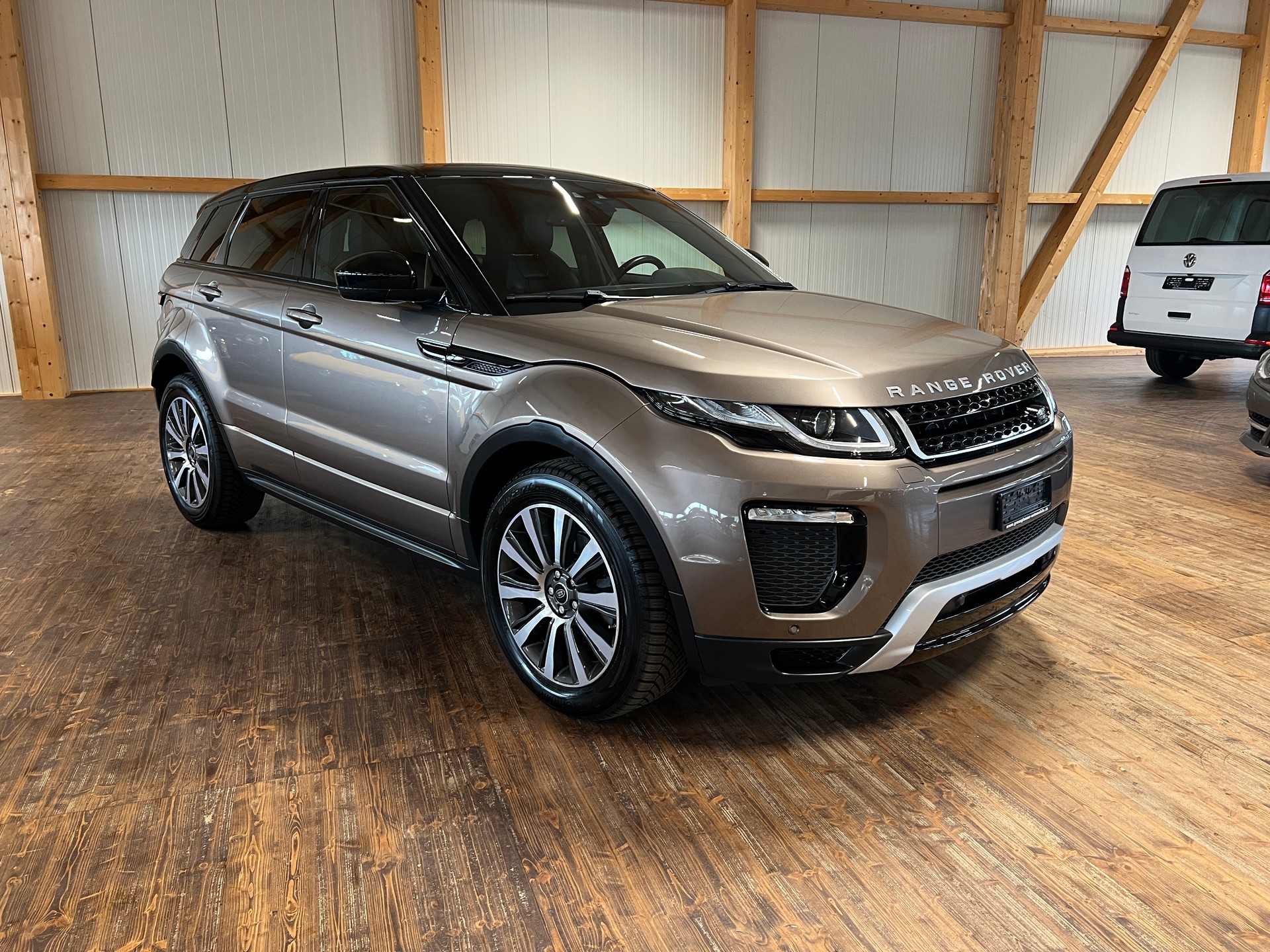 LAND ROVER Range Rover Evoque 2.0 Si4 SE Dynamic AT9-image-2