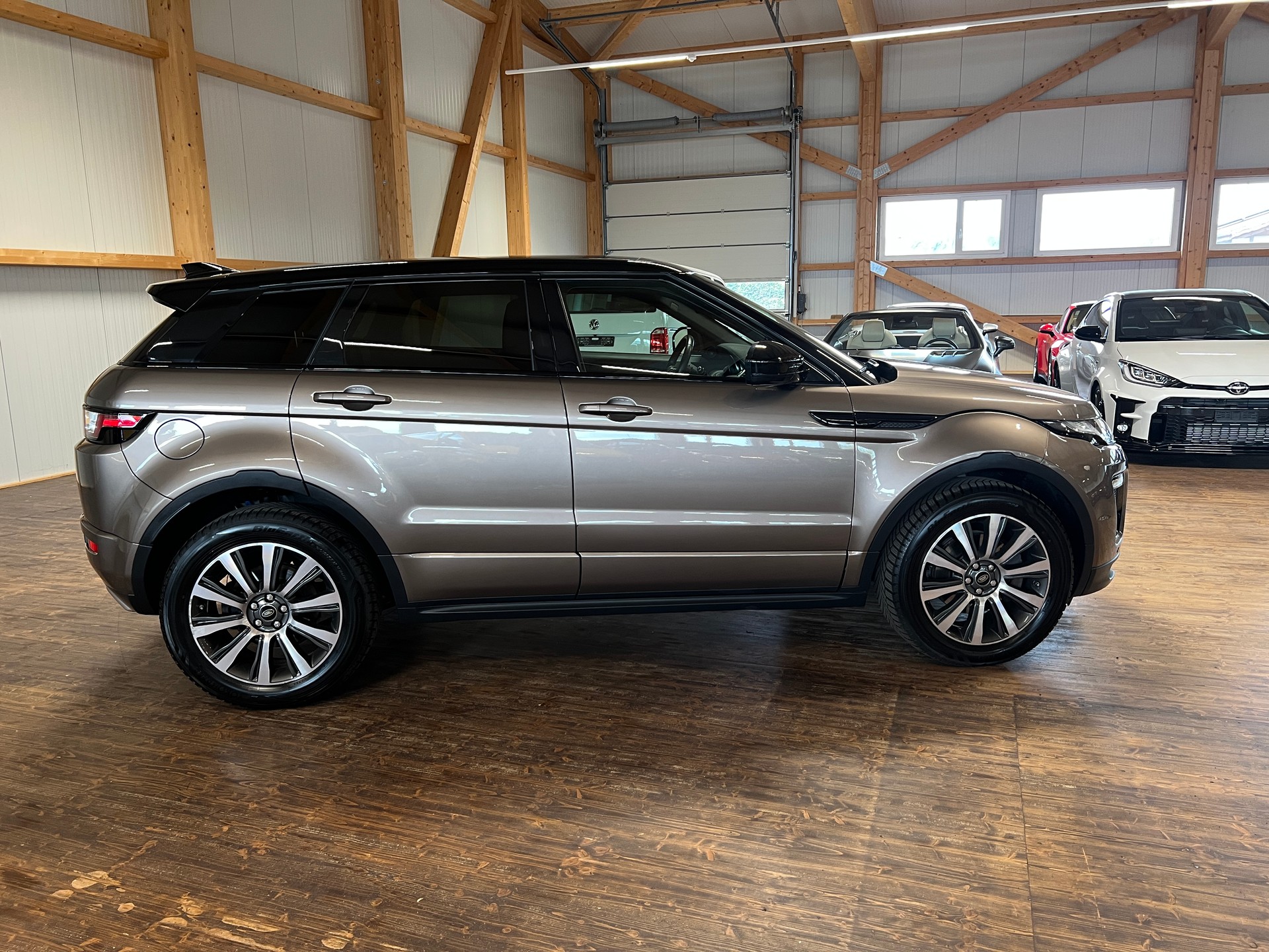 LAND ROVER Range Rover Evoque 2.0 Si4 SE Dynamic AT9-image-3