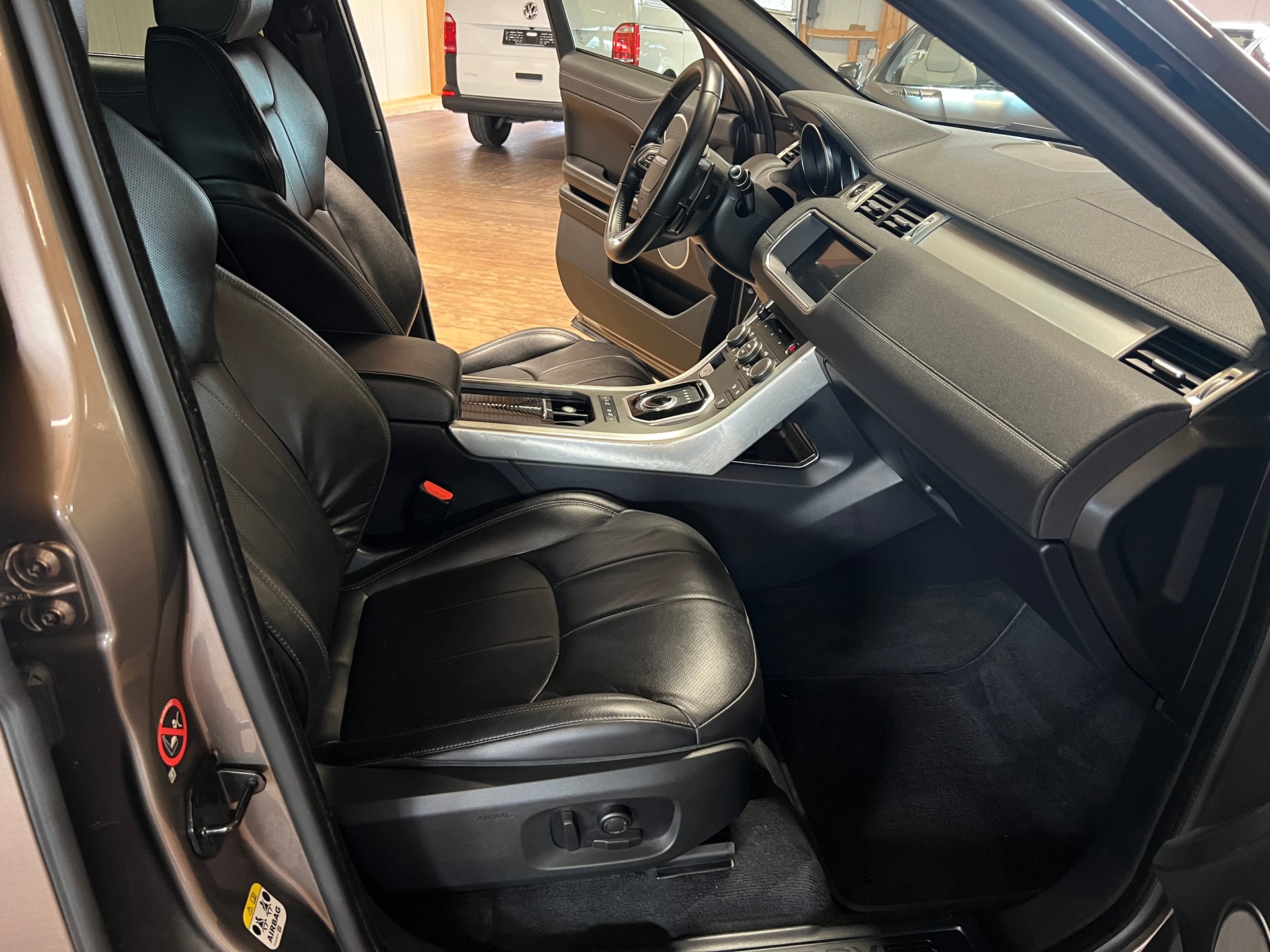 LAND ROVER Range Rover Evoque 2.0 Si4 SE Dynamic AT9-image-11