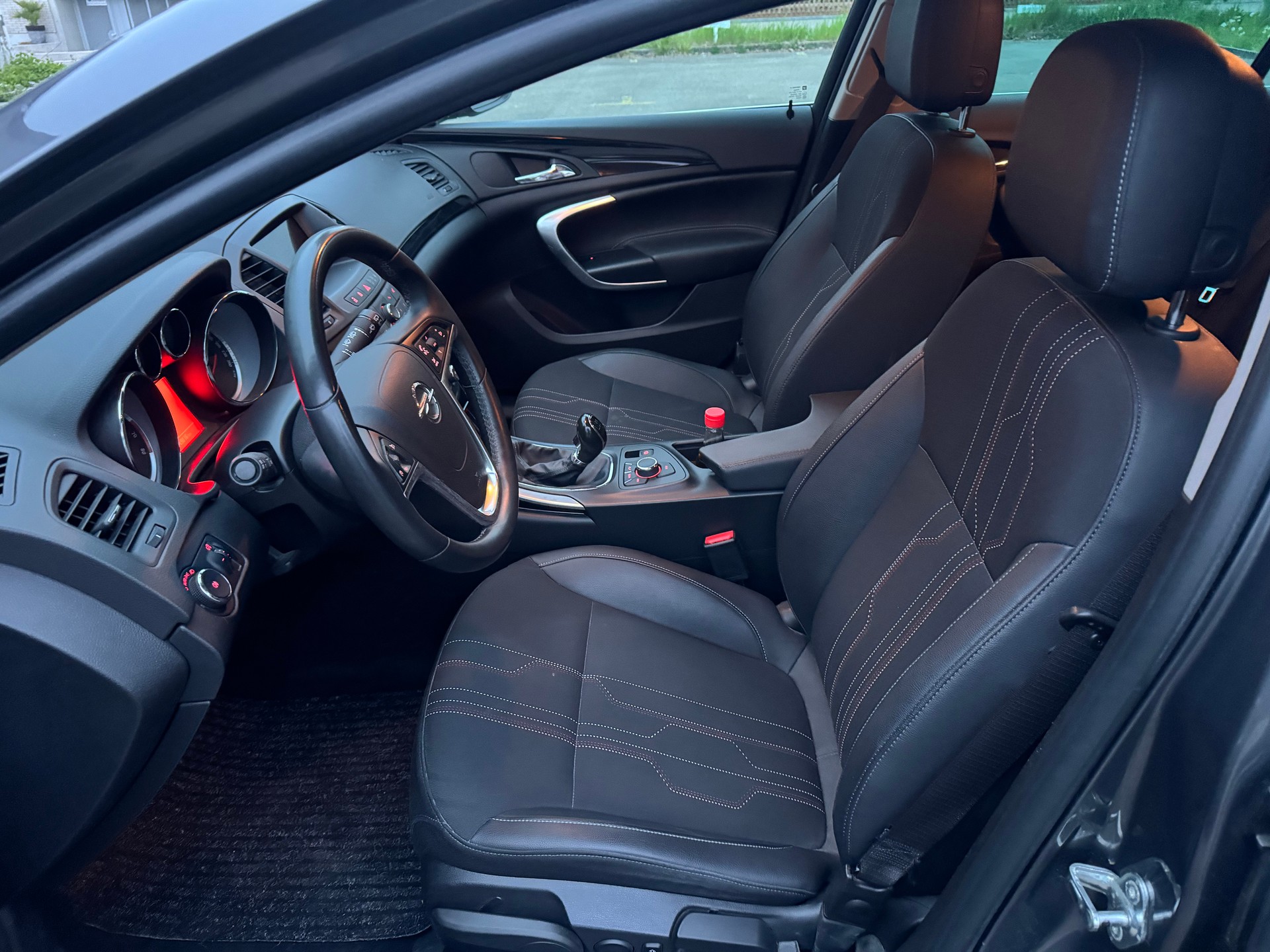 OPEL Insignia Sports Tourer 1.6 Turbo Sport Edition-image-8