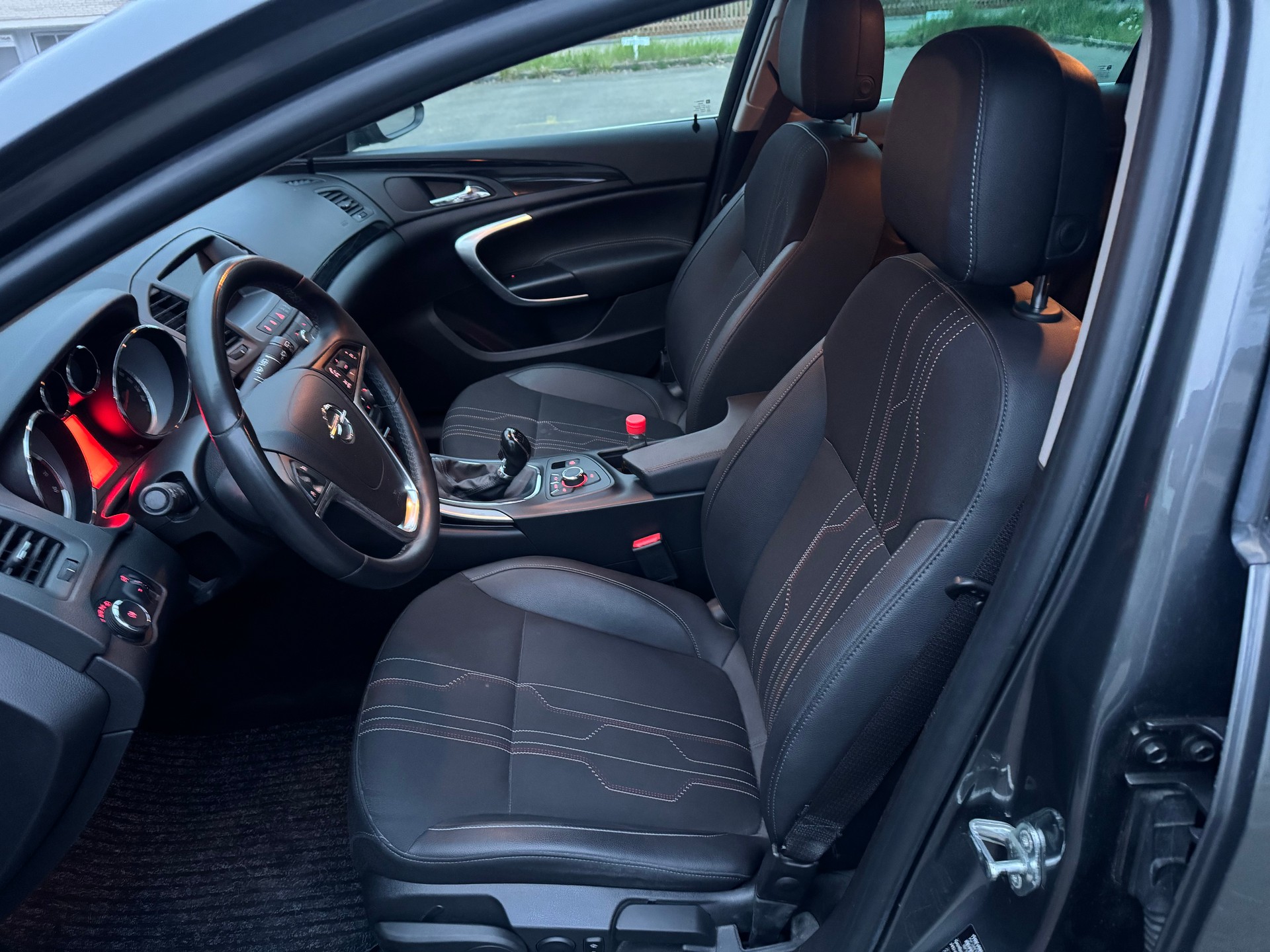 OPEL Insignia Sports Tourer 1.6 Turbo Sport Edition-image-9