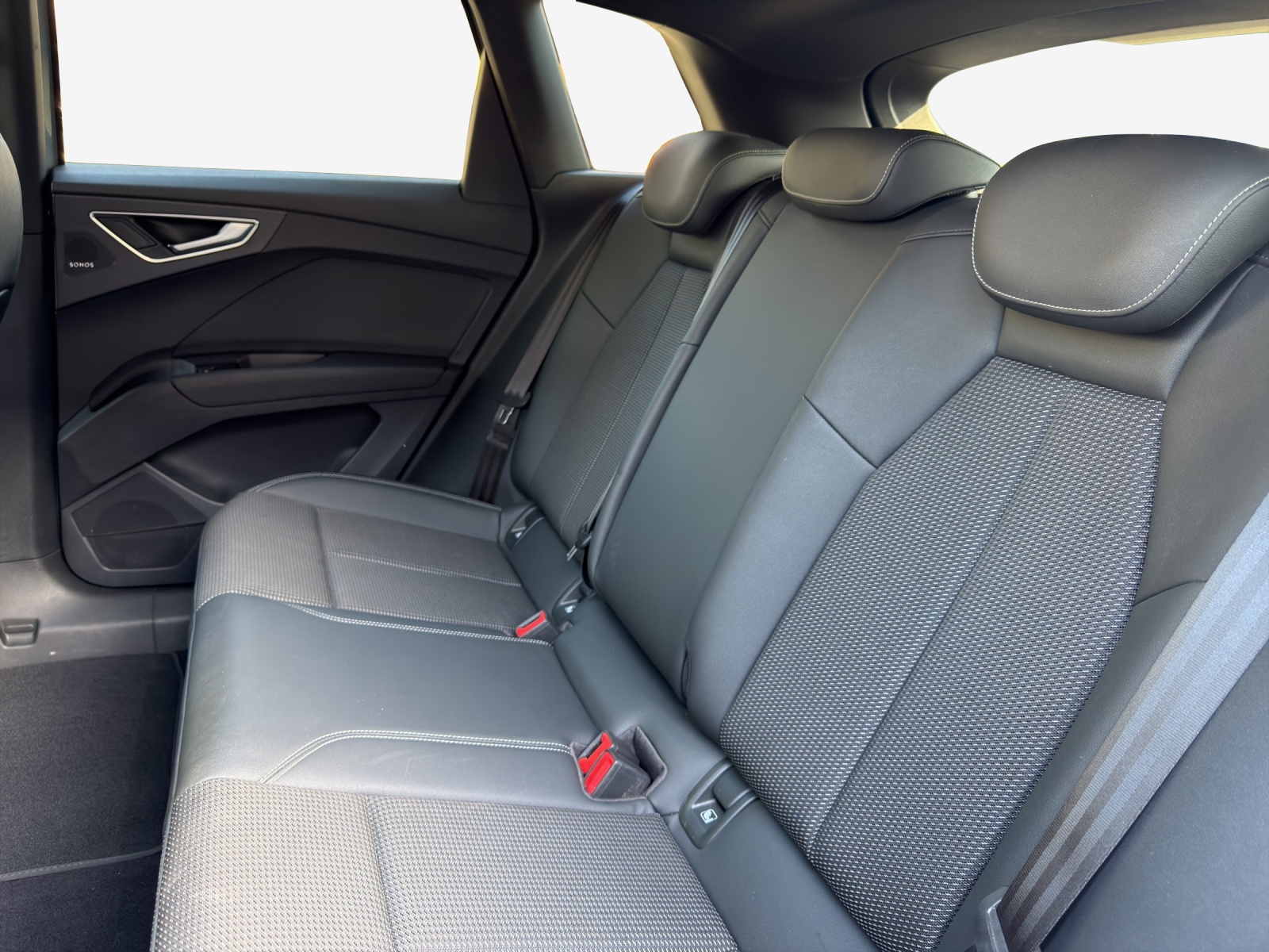 AUDI Q4 e-tron 50 quattro-image-12