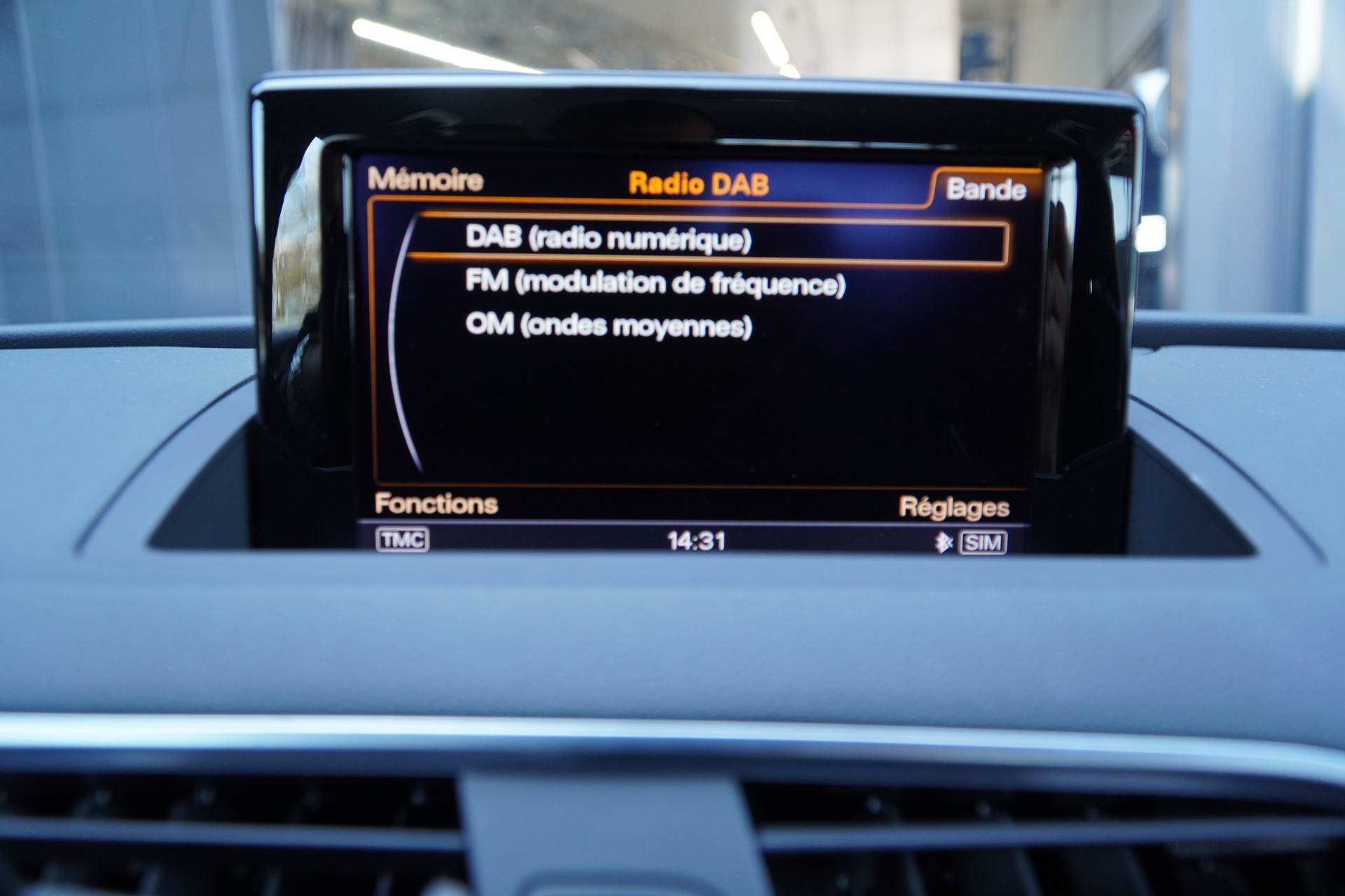 AUDI Q3 2.0 TFSI sport quattro S-tronic-image-14