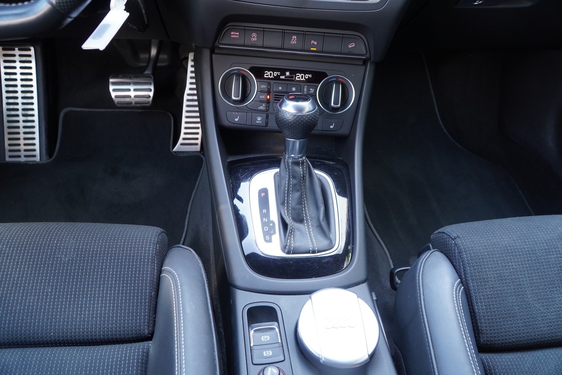AUDI Q3 2.0 TFSI sport quattro S-tronic-image-11