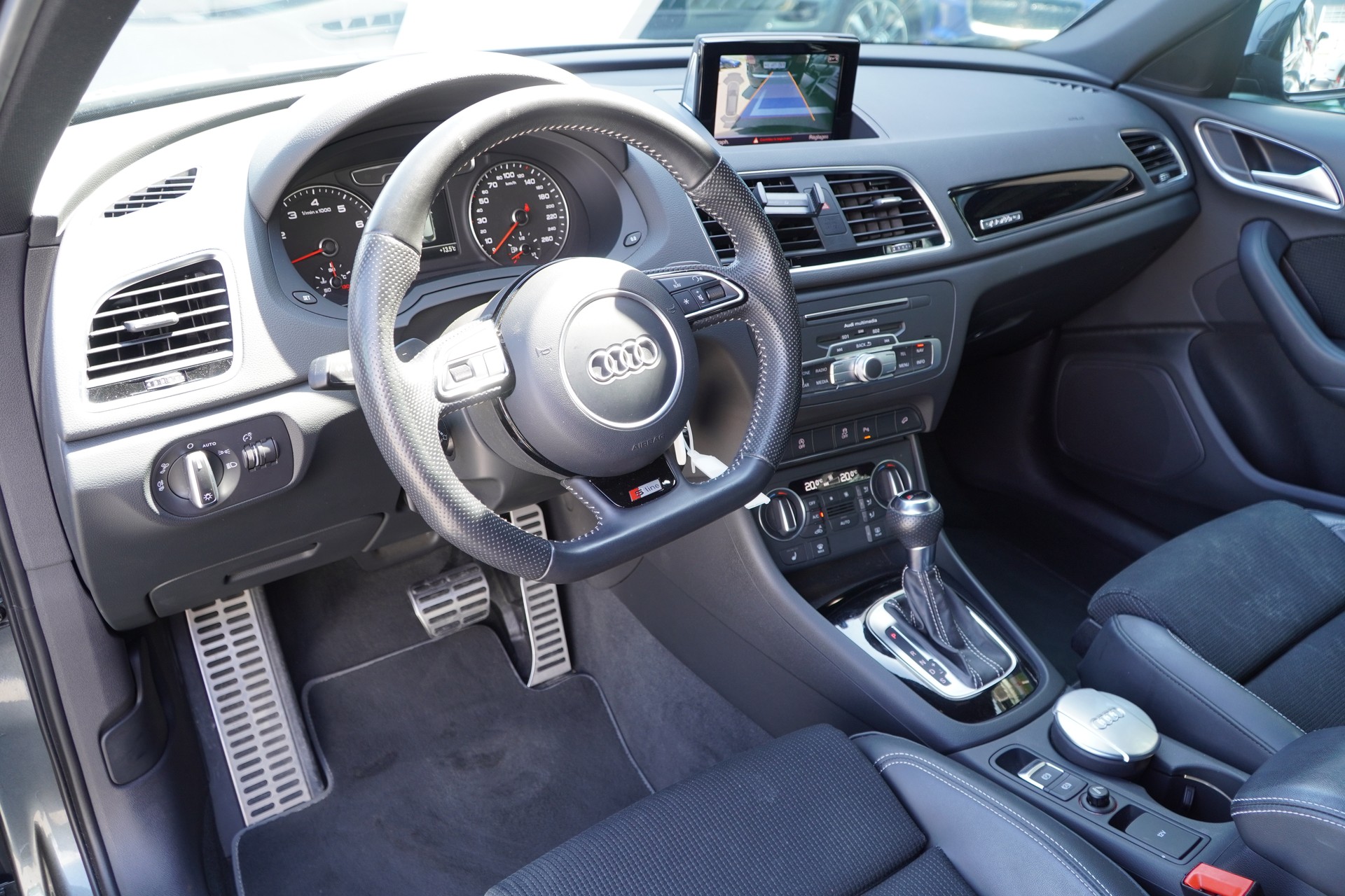AUDI Q3 2.0 TFSI sport quattro S-tronic-image-21