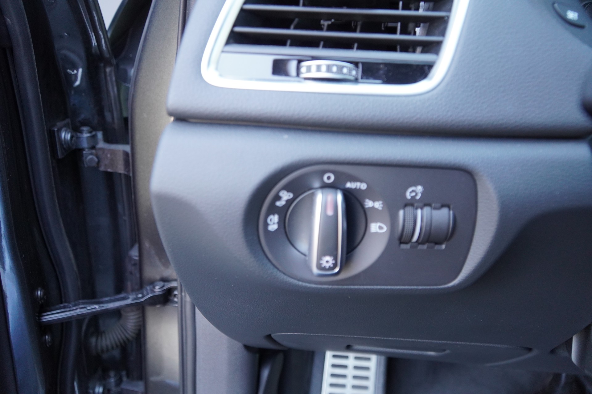 AUDI Q3 2.0 TFSI sport quattro S-tronic-image-19