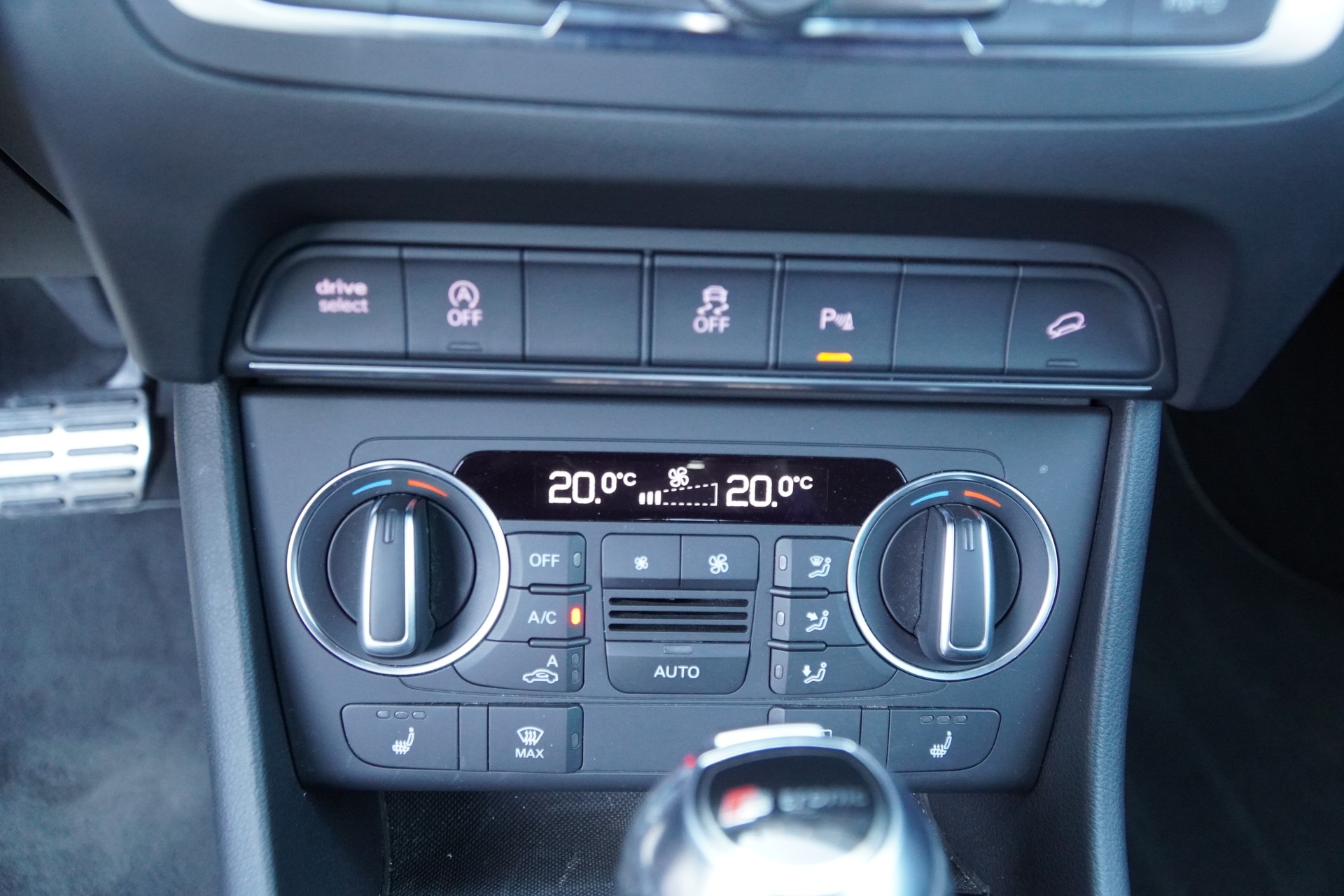 AUDI Q3 2.0 TFSI sport quattro S-tronic-image-16