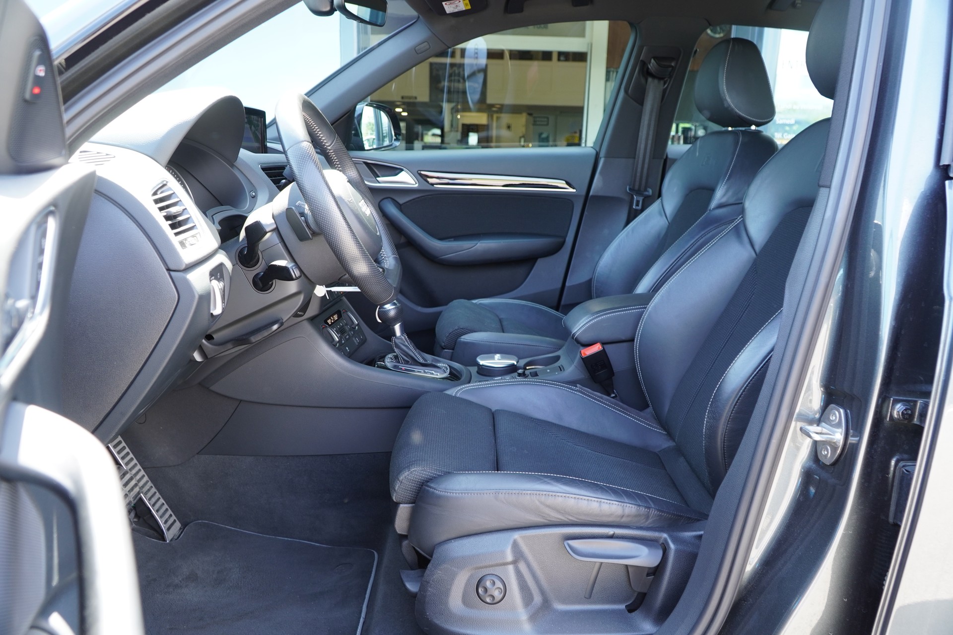 AUDI Q3 2.0 TFSI sport quattro S-tronic-image-10