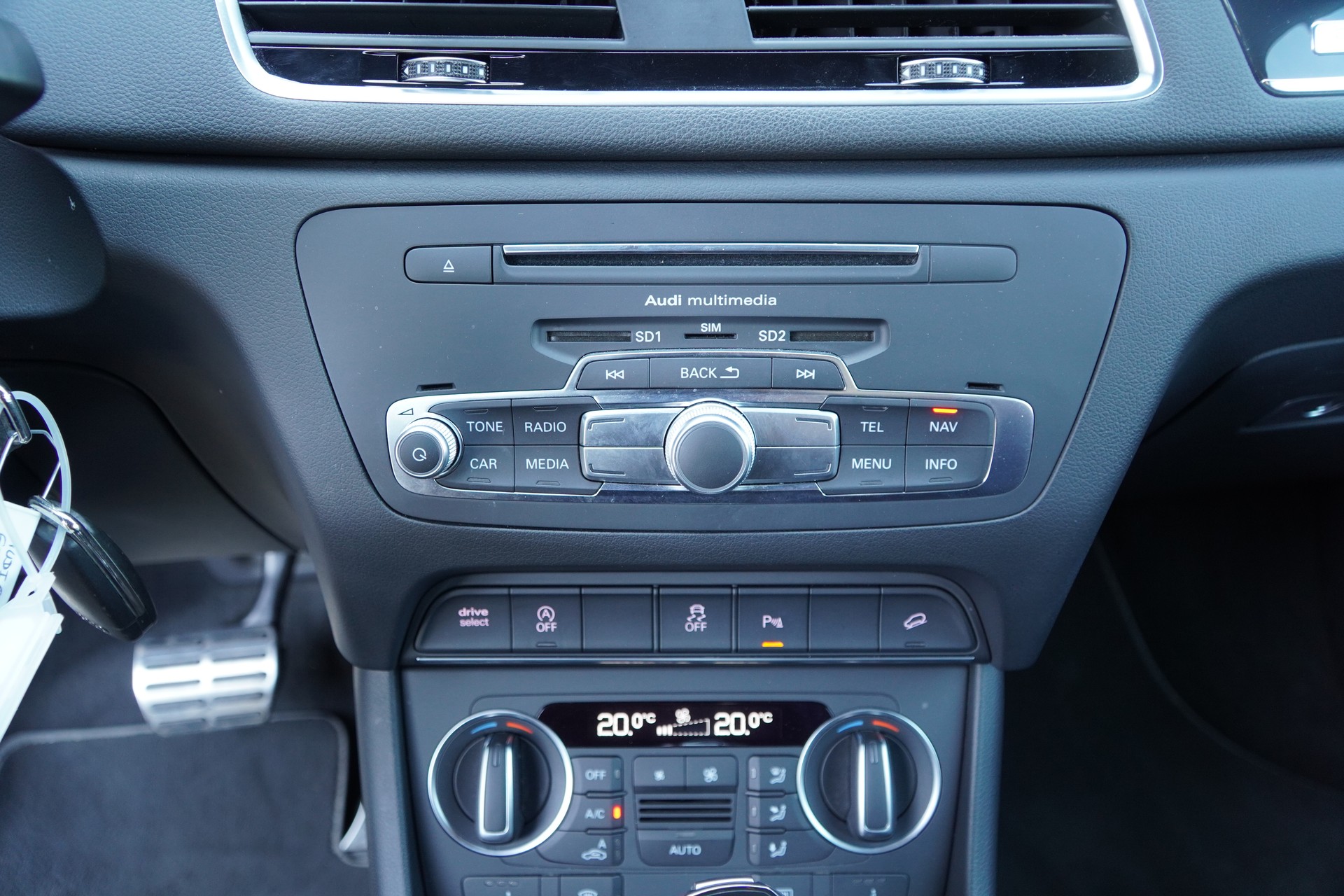 AUDI Q3 2.0 TFSI sport quattro S-tronic-image-18