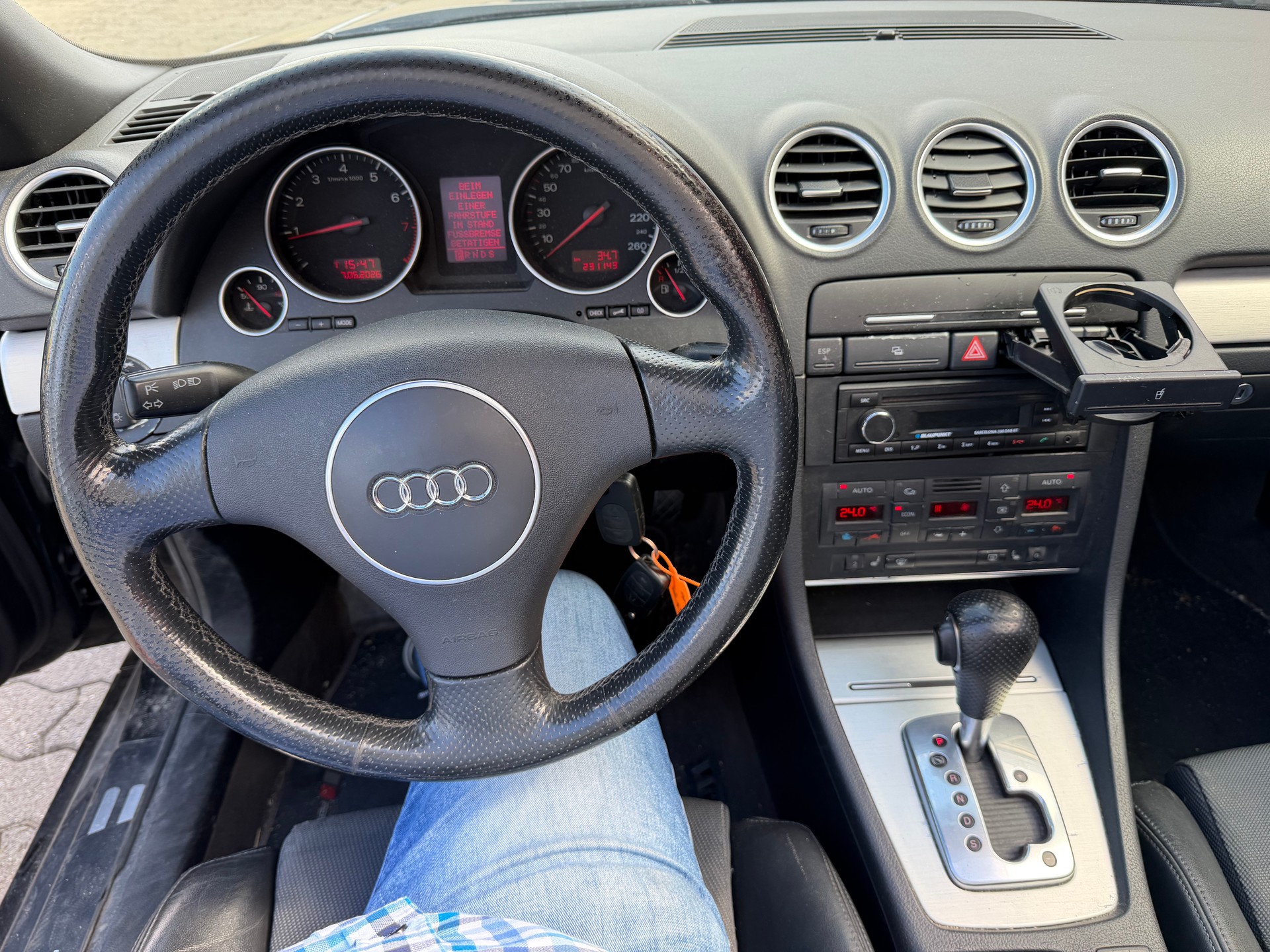 AUDI A4 Cabriolet 1.8 Turbo-image-12