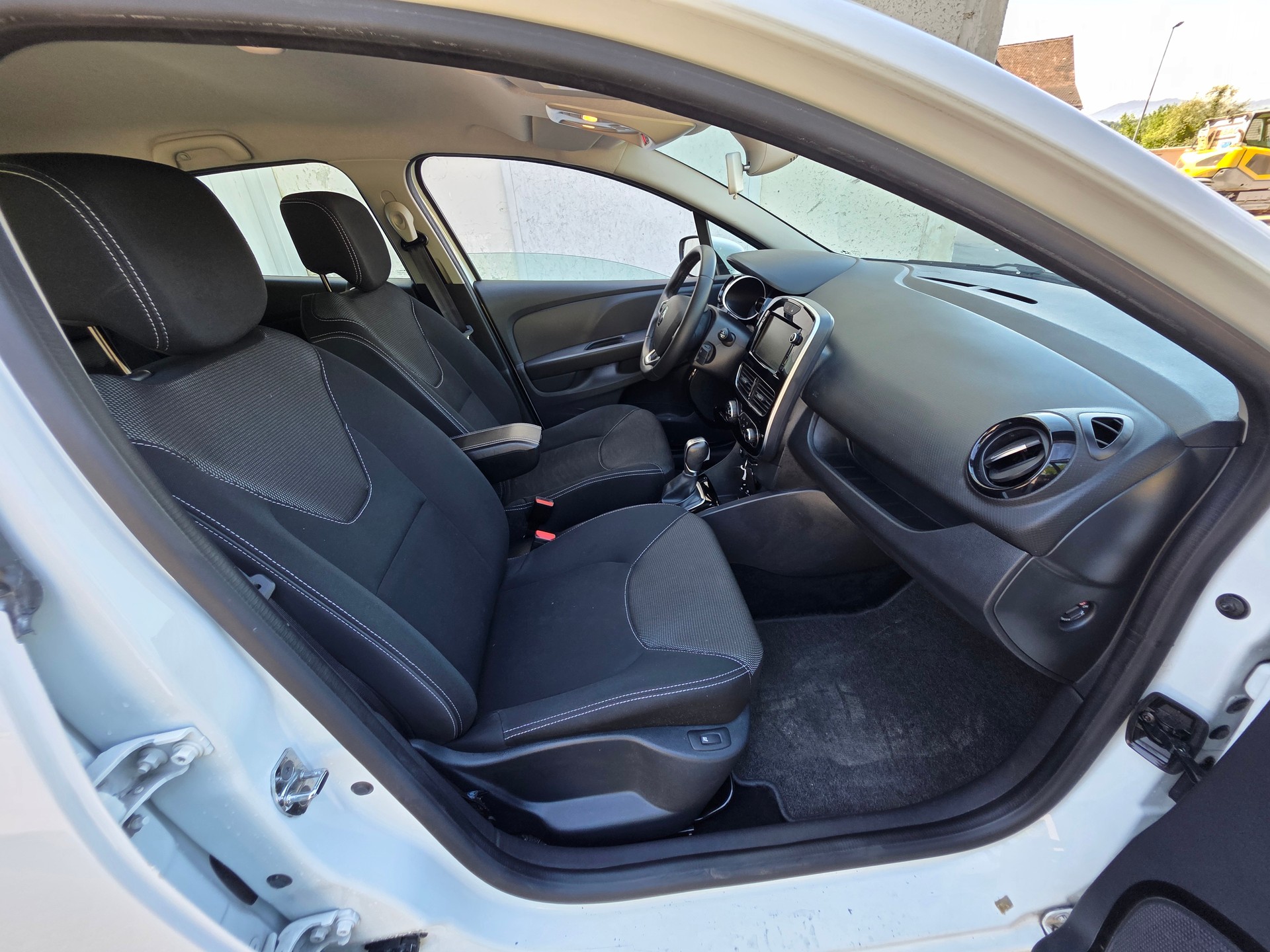 RENAULT Clio 1.5 dCi Intens EDC-image-18