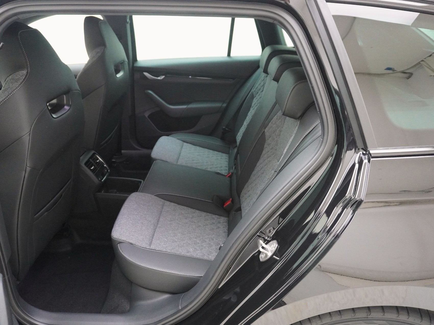 SKODA Octavia 2.0 TSI SportLine 4x4 DSG-image-14