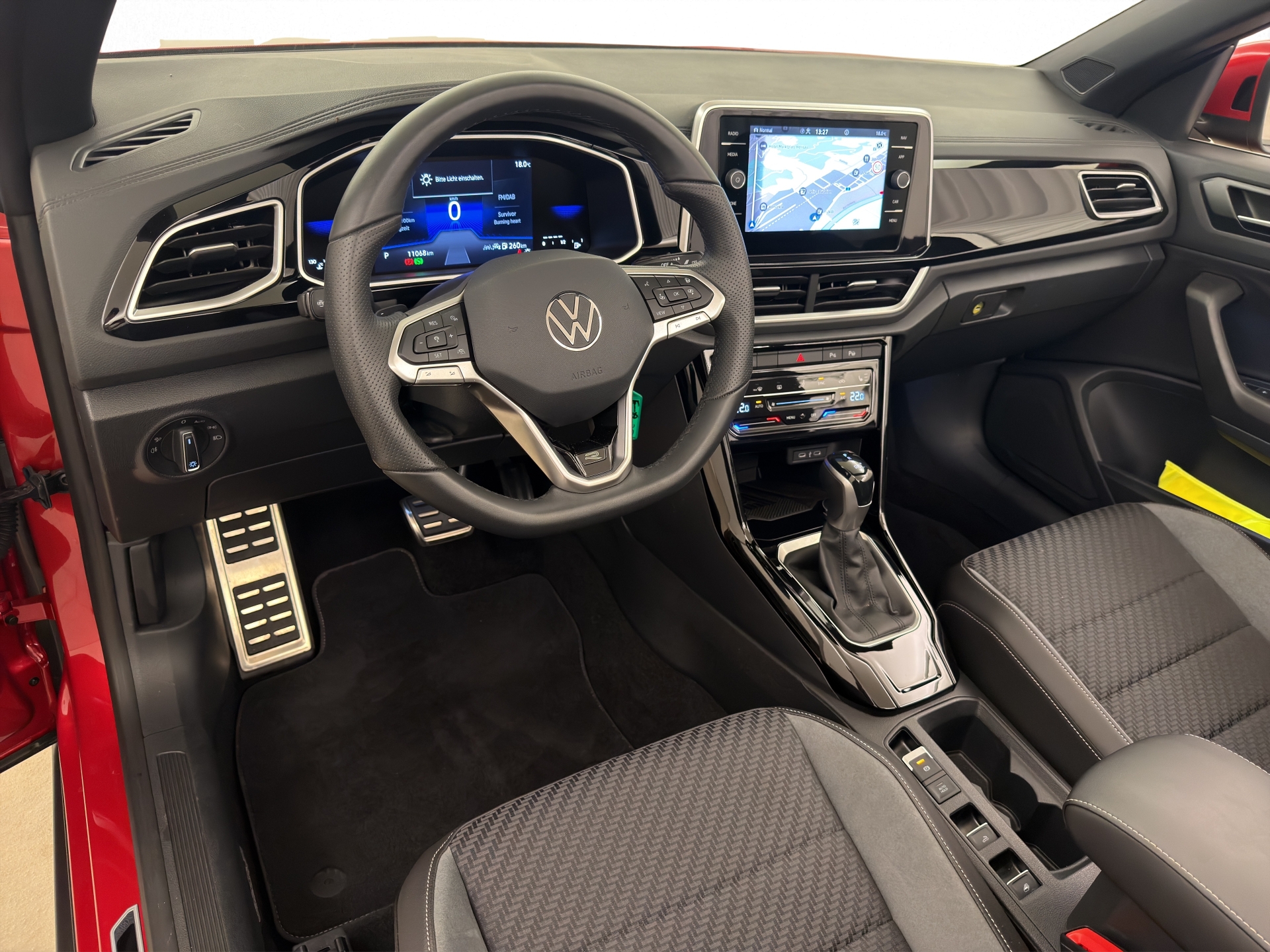 VW T-Roc Cabriolet 1.5 TSI R-Line-image-14