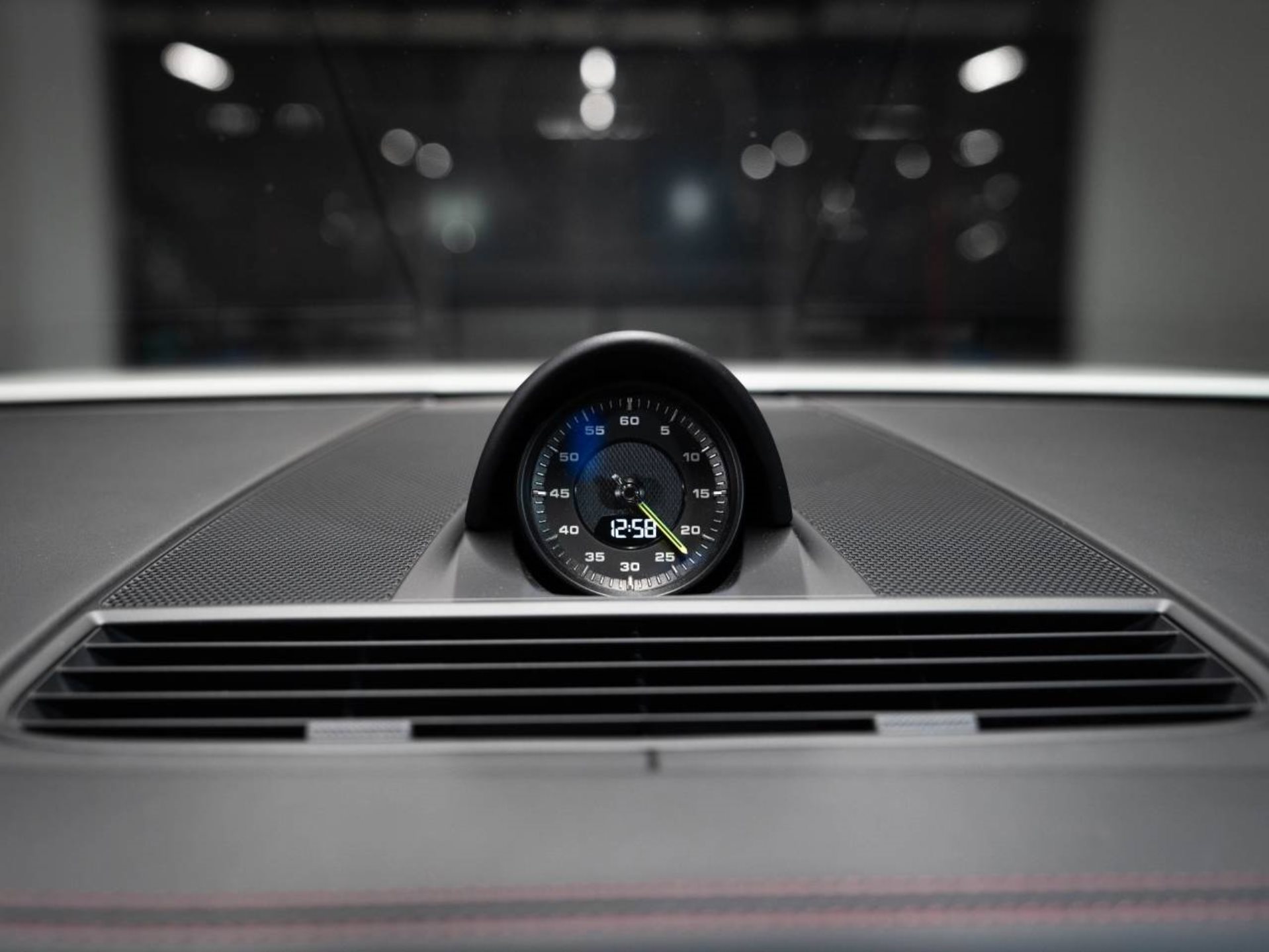 PORSCHE Panamera 4 E-Hybrid-image-8