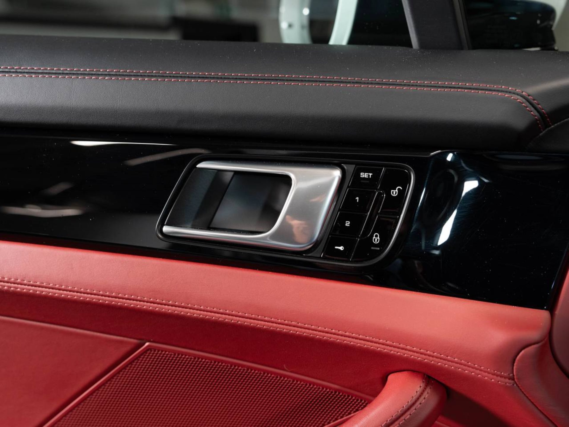 PORSCHE Panamera 4 E-Hybrid-image-17