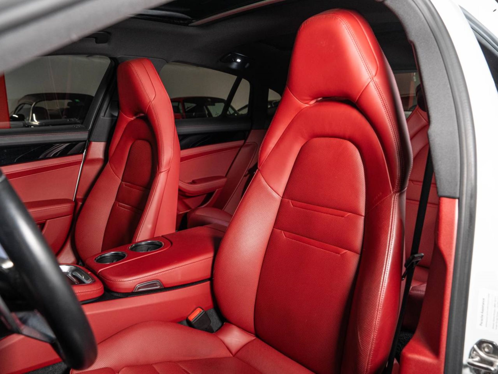 PORSCHE Panamera 4 E-Hybrid-image-12