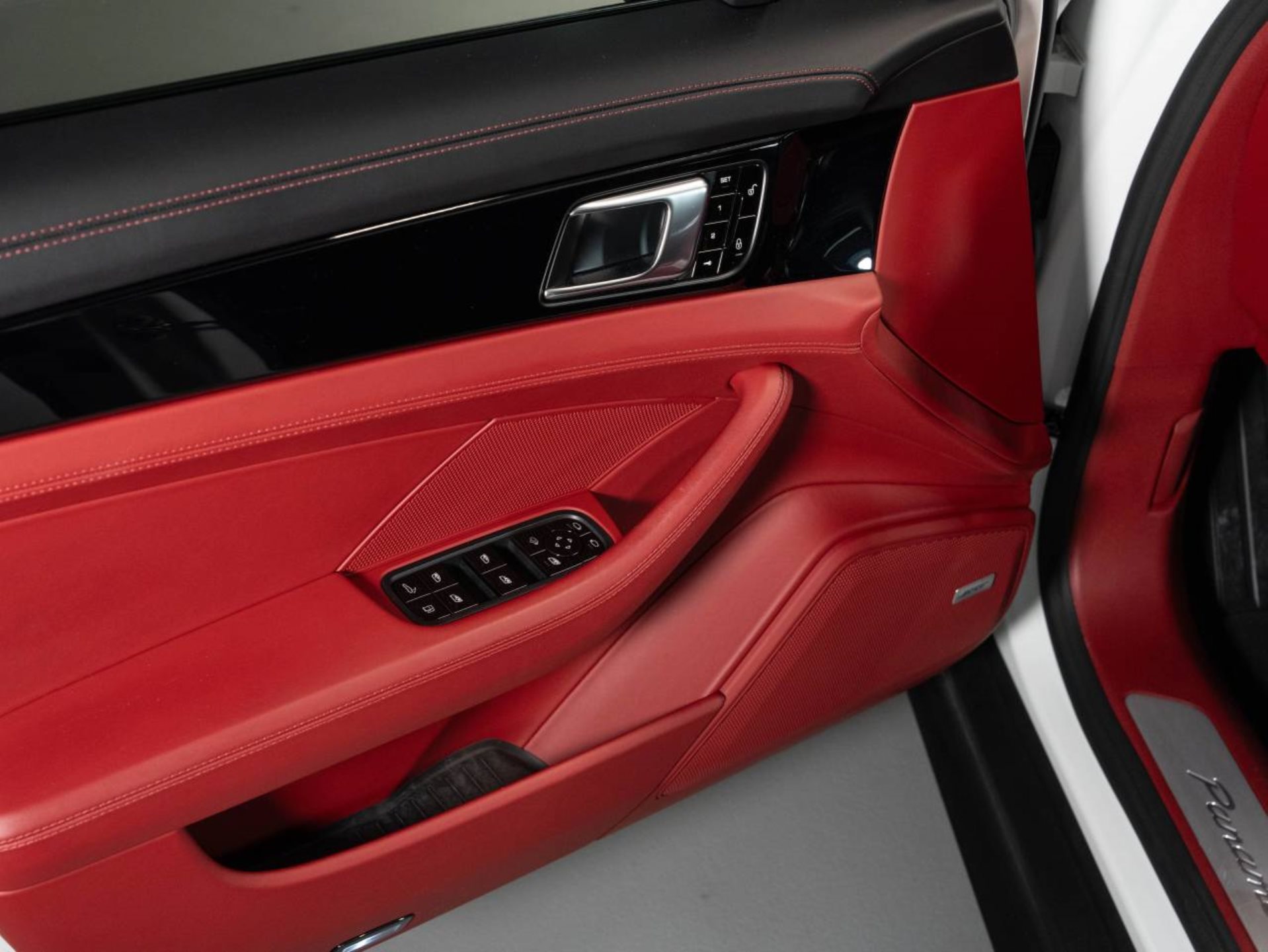 PORSCHE Panamera 4 E-Hybrid-image-15
