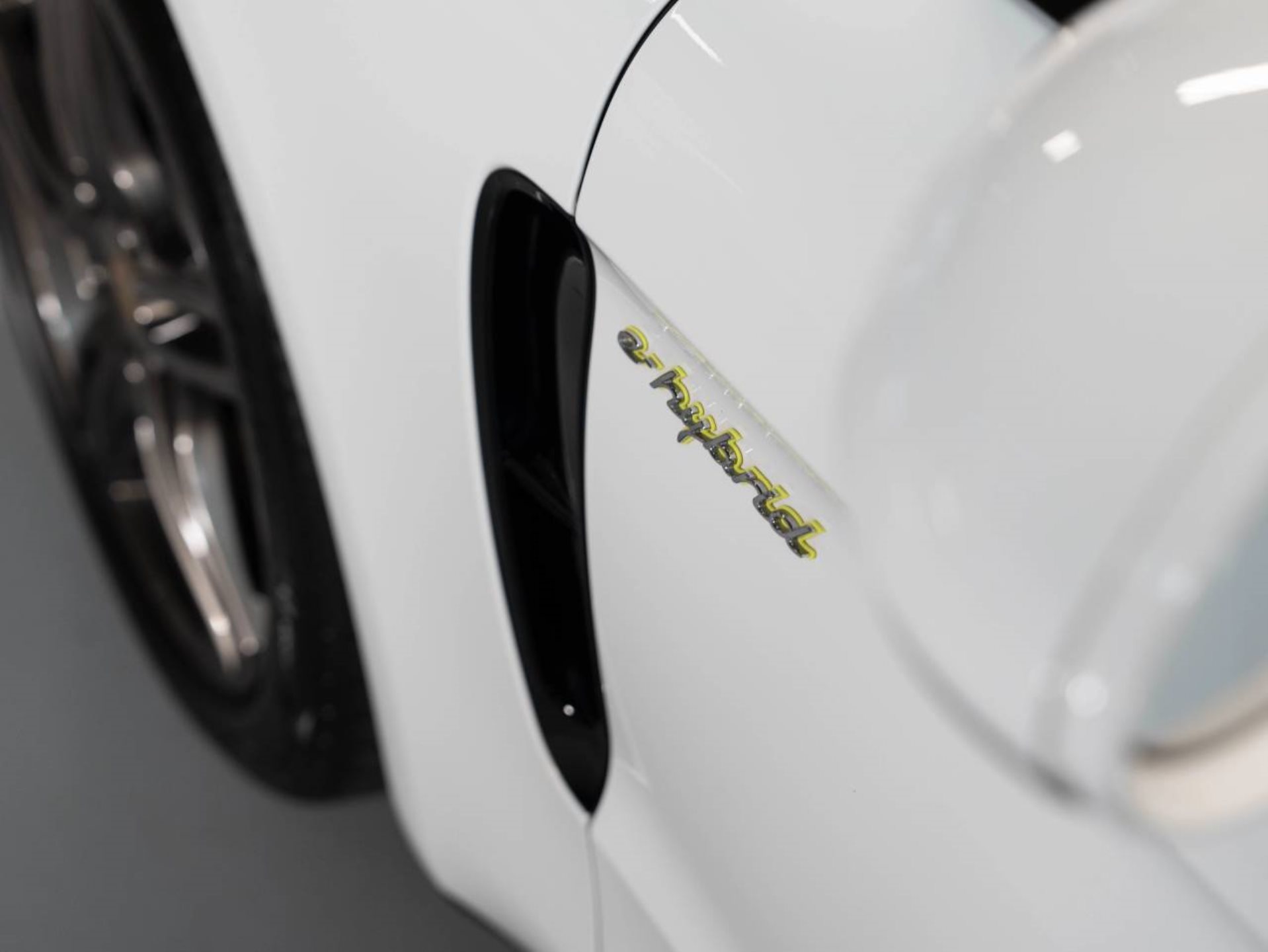 PORSCHE Panamera 4 E-Hybrid-image-23