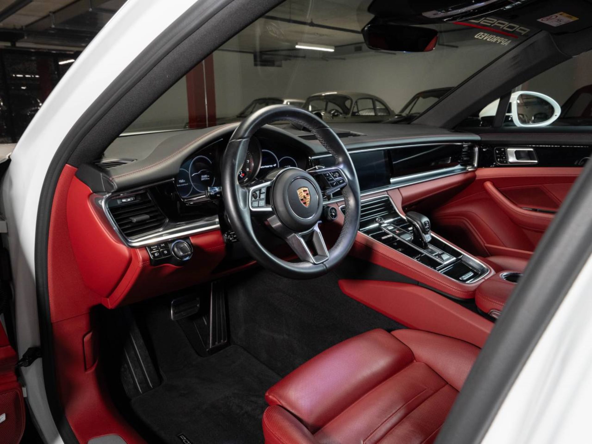 PORSCHE Panamera 4 E-Hybrid-image-3