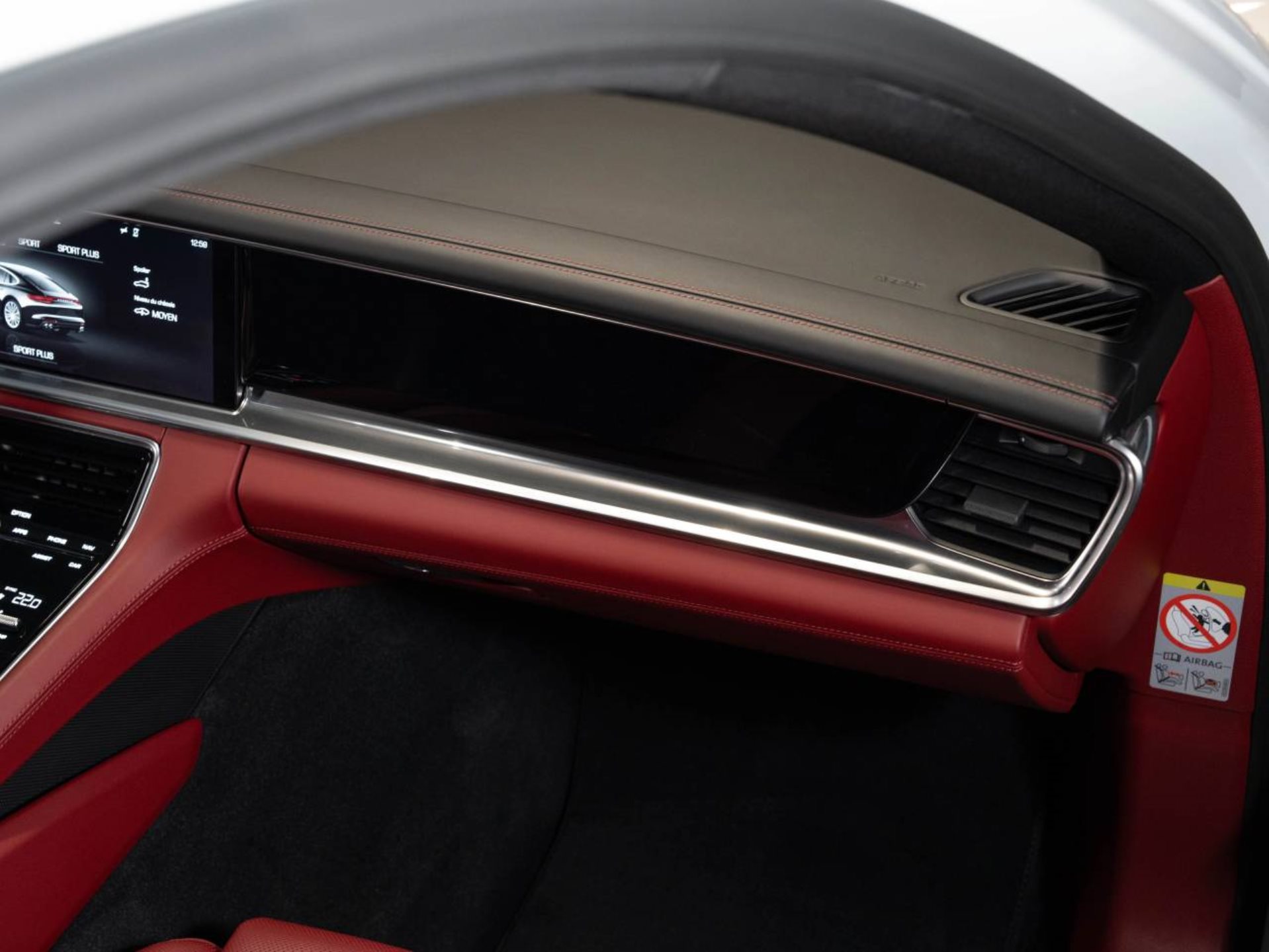 PORSCHE Panamera 4 E-Hybrid-image-14