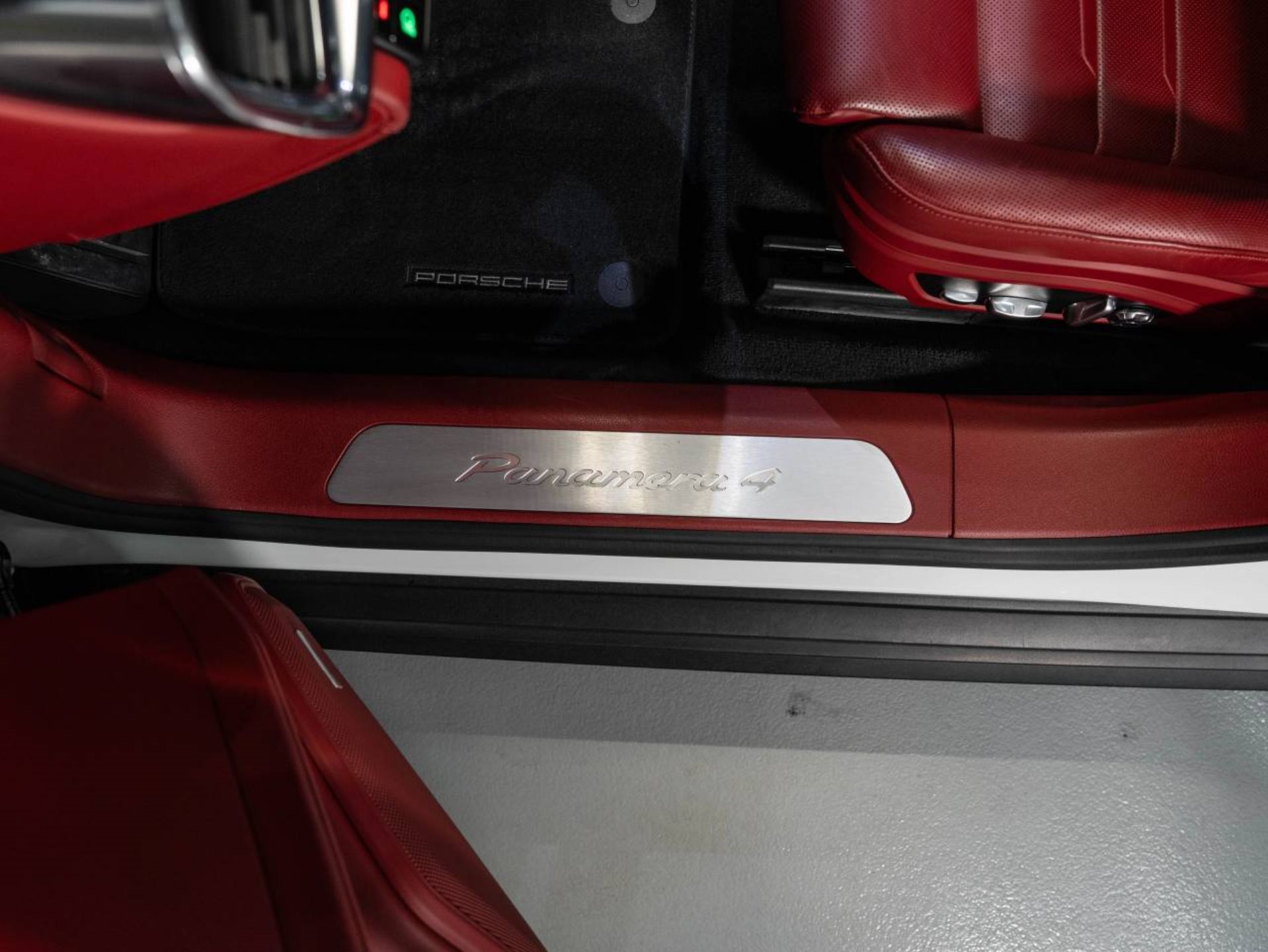PORSCHE Panamera 4 E-Hybrid-image-19