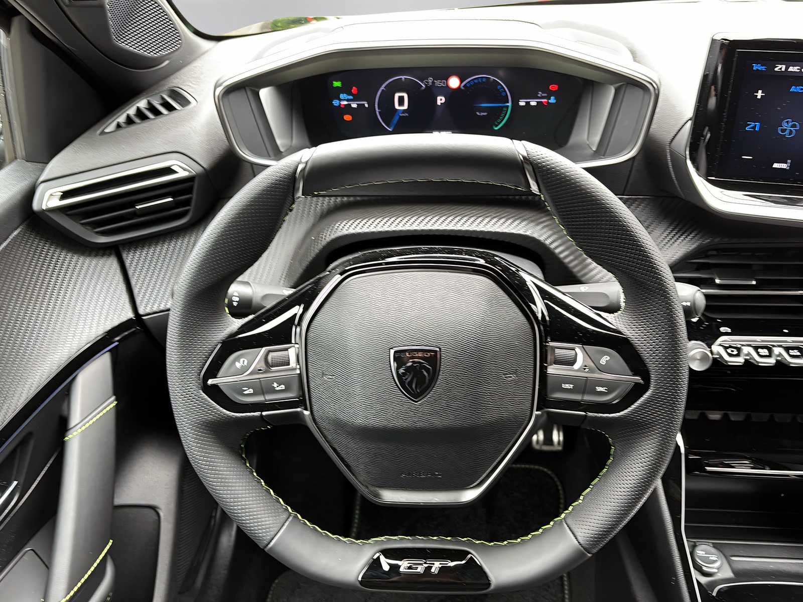 PEUGEOT 208 1.2 Hybrid 145 GT-image-3