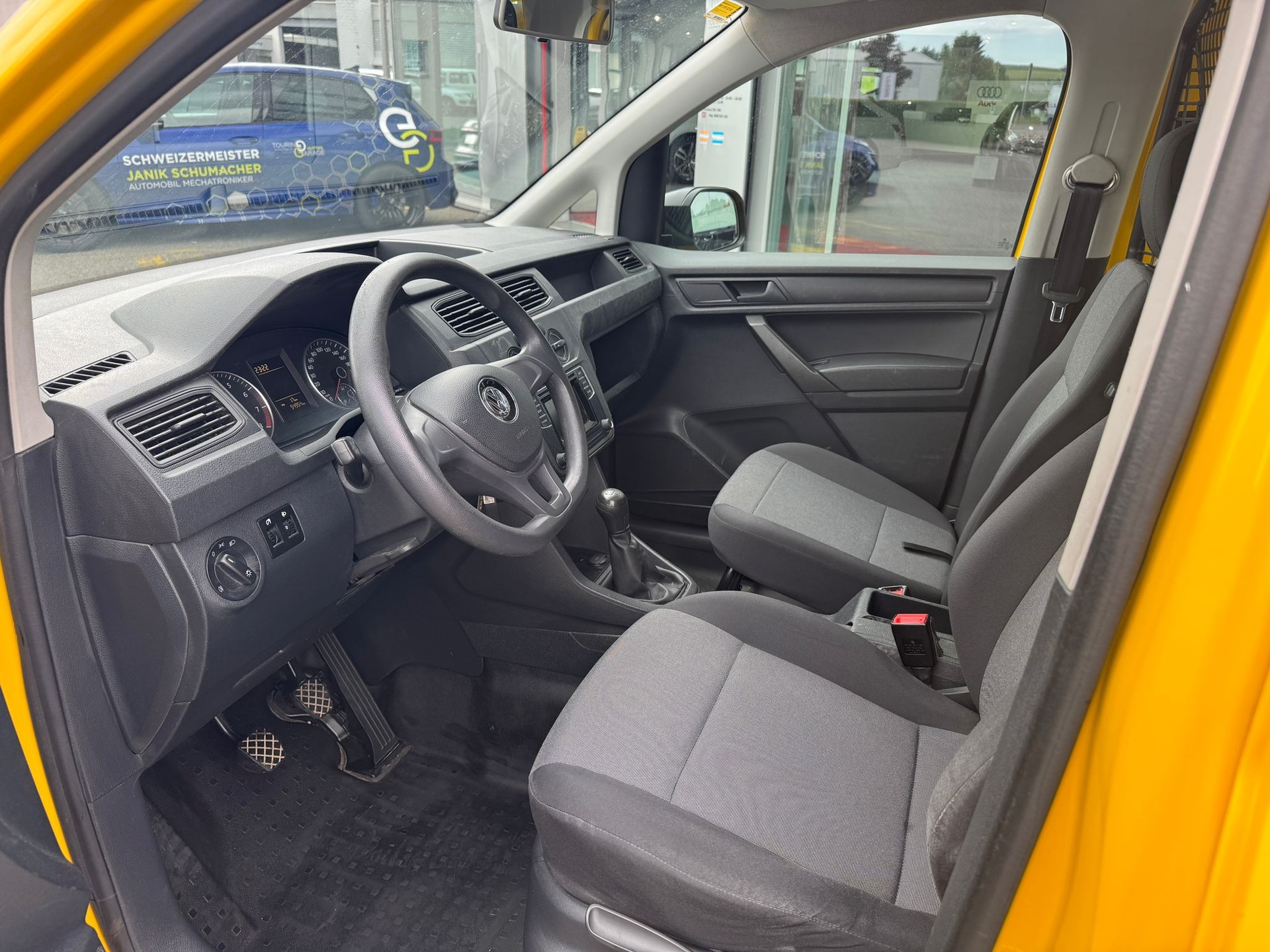VW Caddy 1.0 TSI BlueMotion Technology-image-6