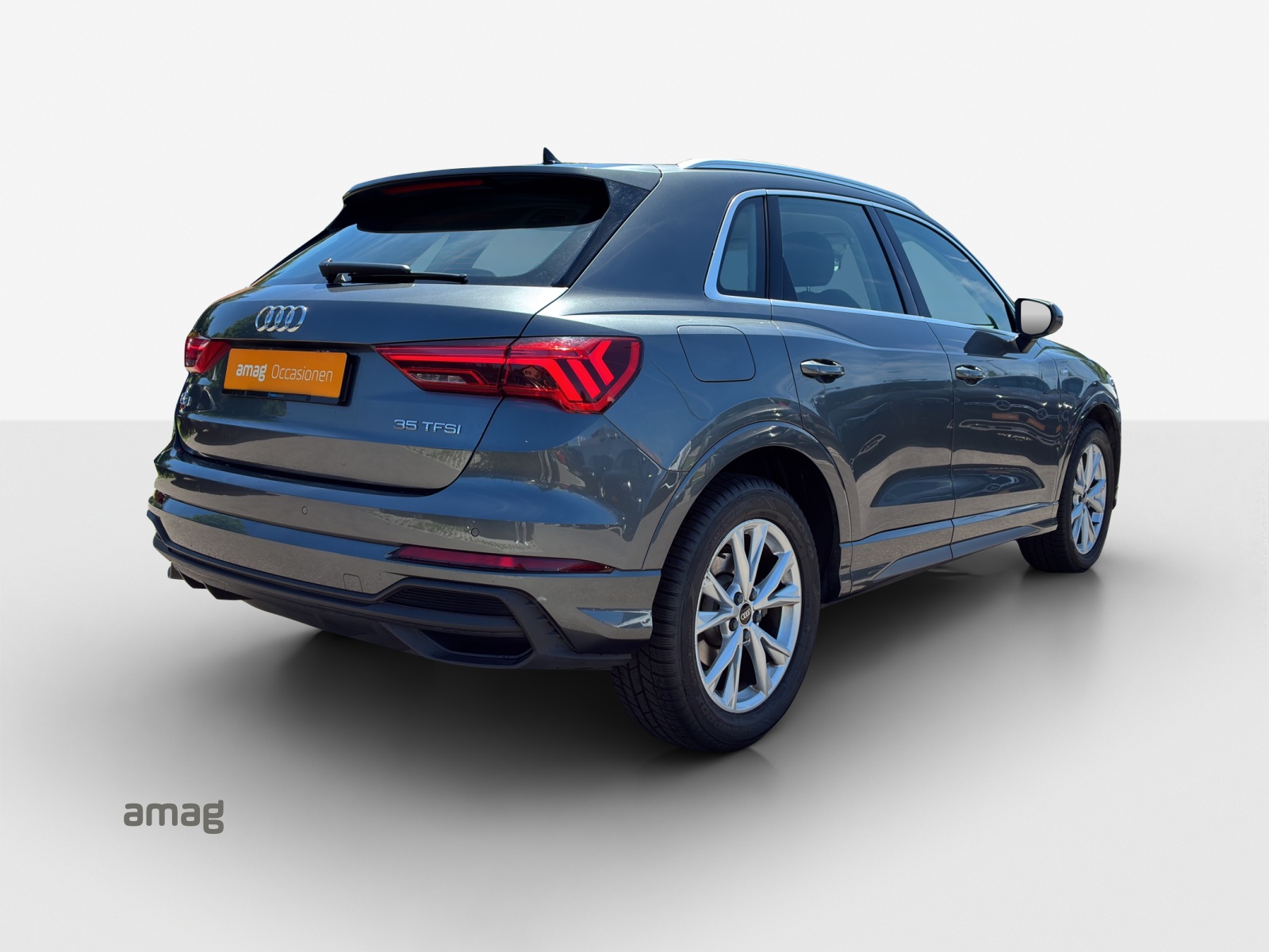 AUDI Q3 35 TFSI S line S-tronic-image-4