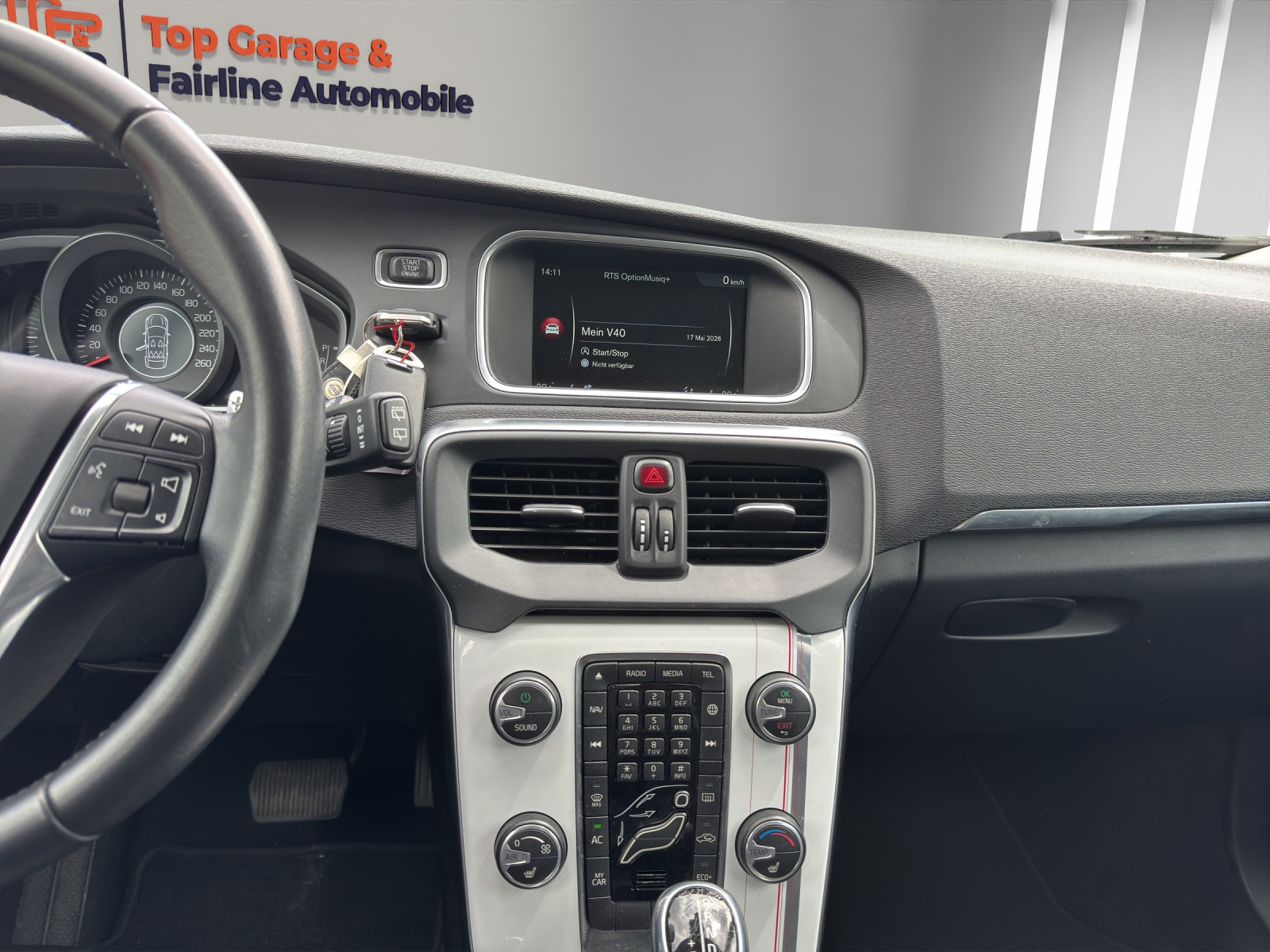 VOLVO V40 T3 Momentum Geartronic-image-11