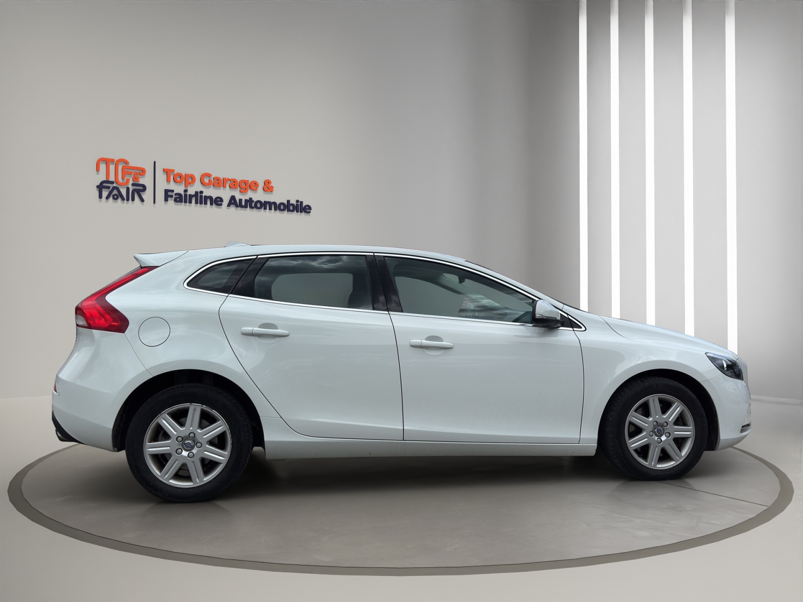 VOLVO V40 T3 Momentum Geartronic-image-4