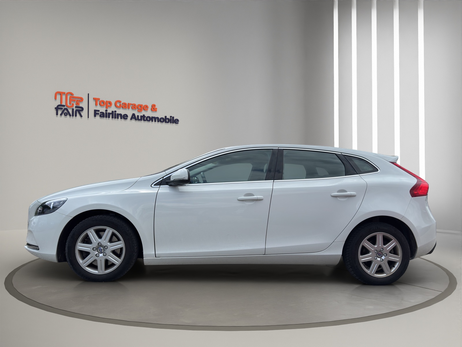 VOLVO V40 T3 Momentum Geartronic-image-3