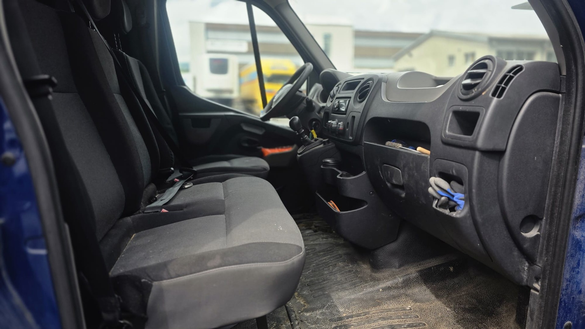 RENAULT Master T33 2.3dCi 110 L1H2-image-6