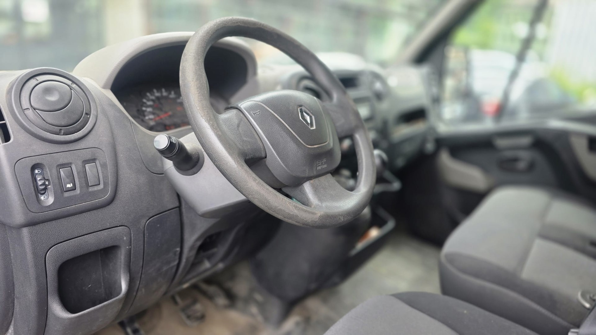 RENAULT Master T33 2.3dCi 110 L1H2-image-9