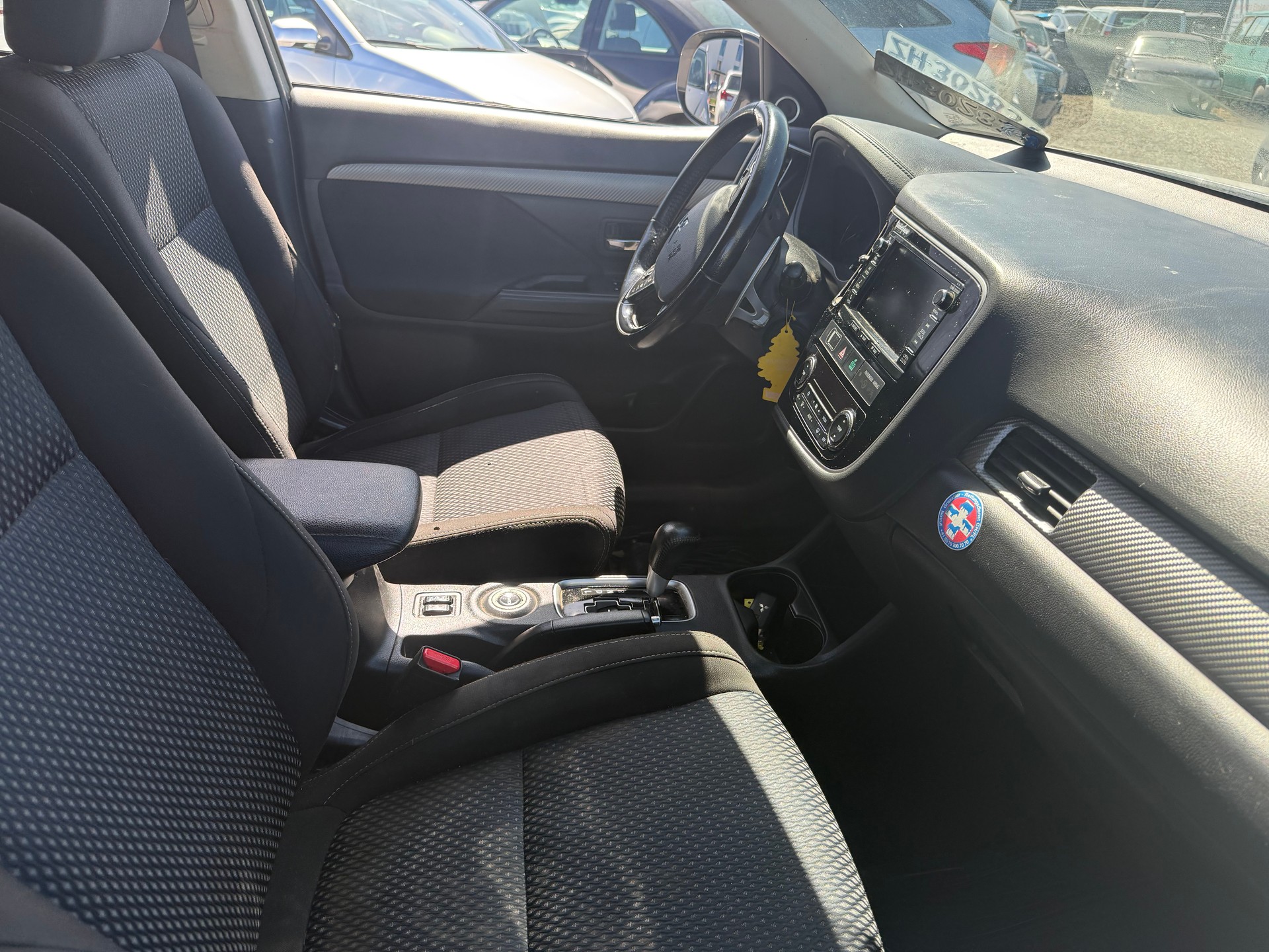 MITSUBISHI Outlander 2.2 DID Style 4WD Automatic-image-4