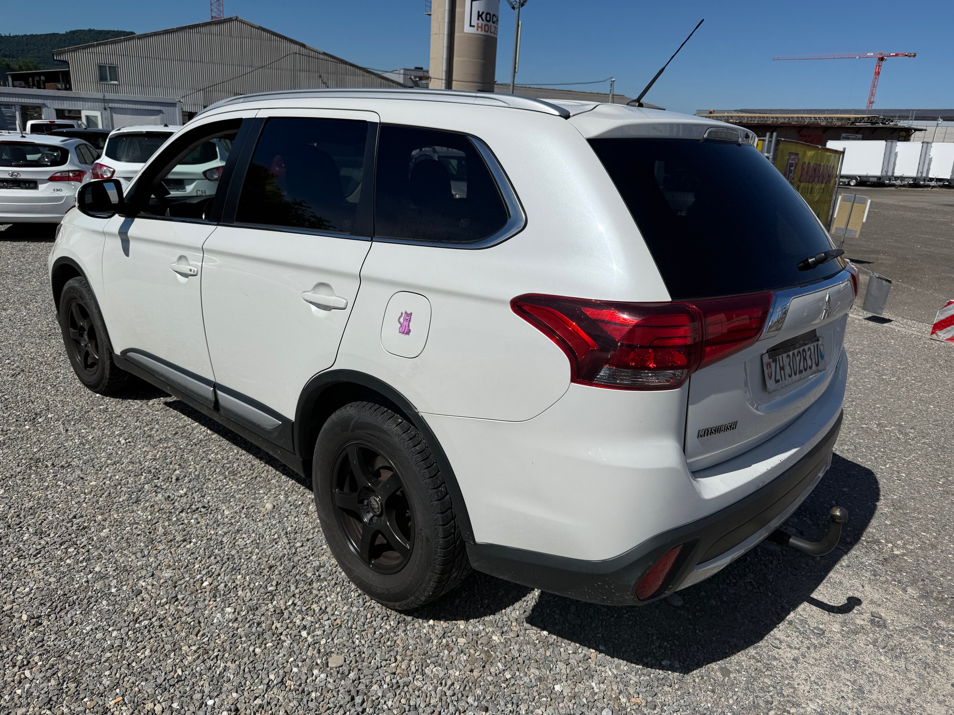 MITSUBISHI Outlander 2.2 DID Style 4WD Automatic-image-3