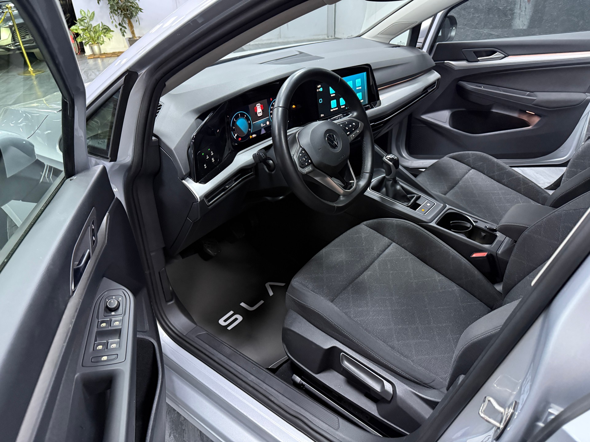 VW Golf 2.0 TDI Life-image-8