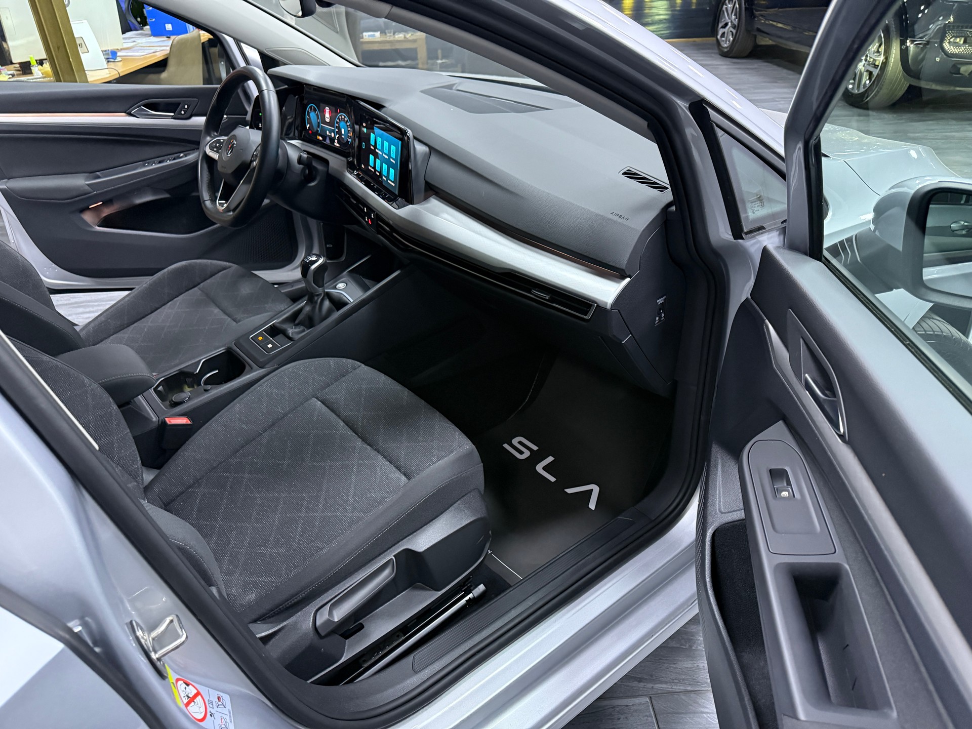 VW Golf 2.0 TDI Life-image-10