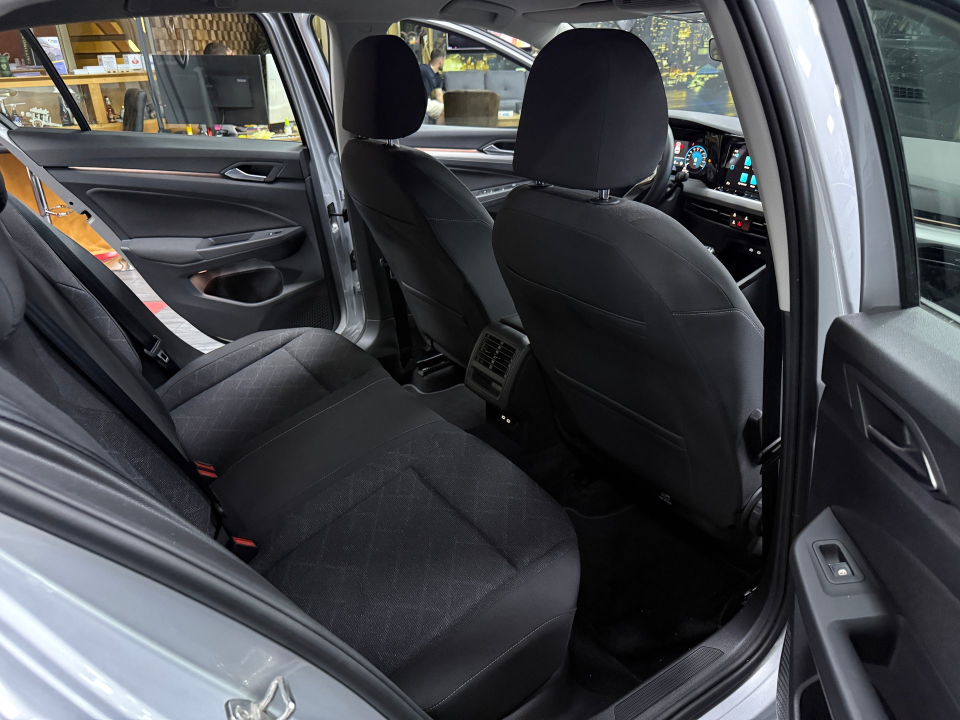 VW Golf 2.0 TDI Life-image-18