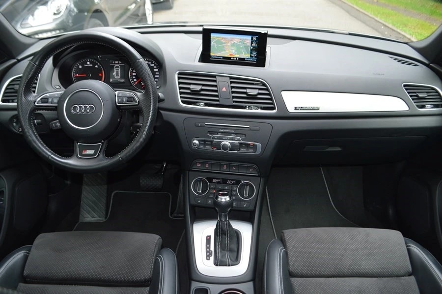AUDI Q3 2.0 TDI sport quattro S-tronic S line-image-12