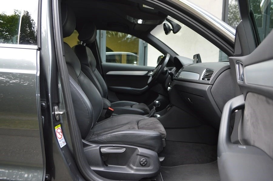AUDI Q3 2.0 TDI sport quattro S-tronic S line-image-8