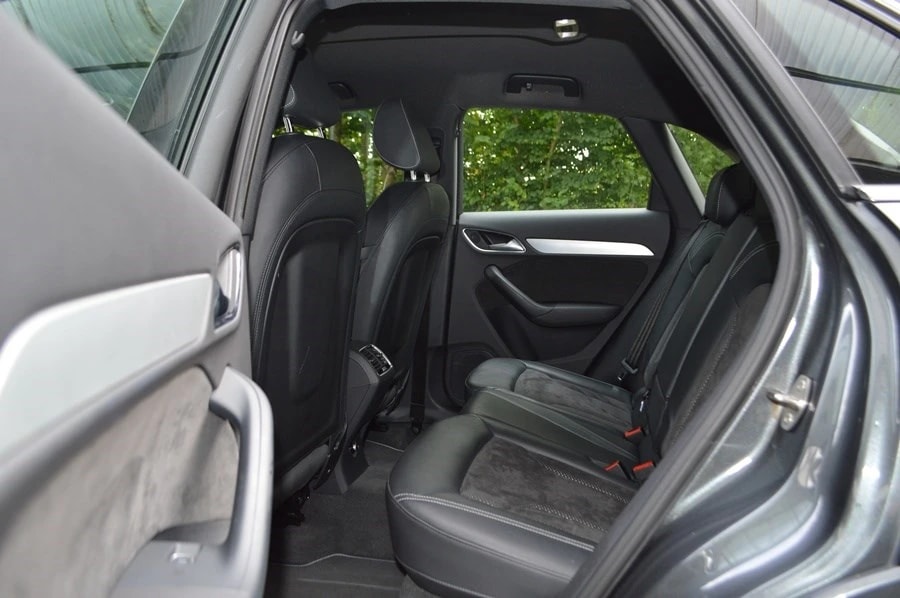 AUDI Q3 2.0 TDI sport quattro S-tronic S line-image-7