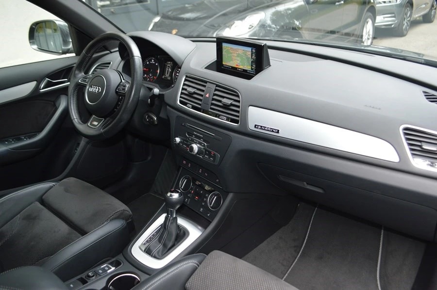 AUDI Q3 2.0 TDI sport quattro S-tronic S line-image-9