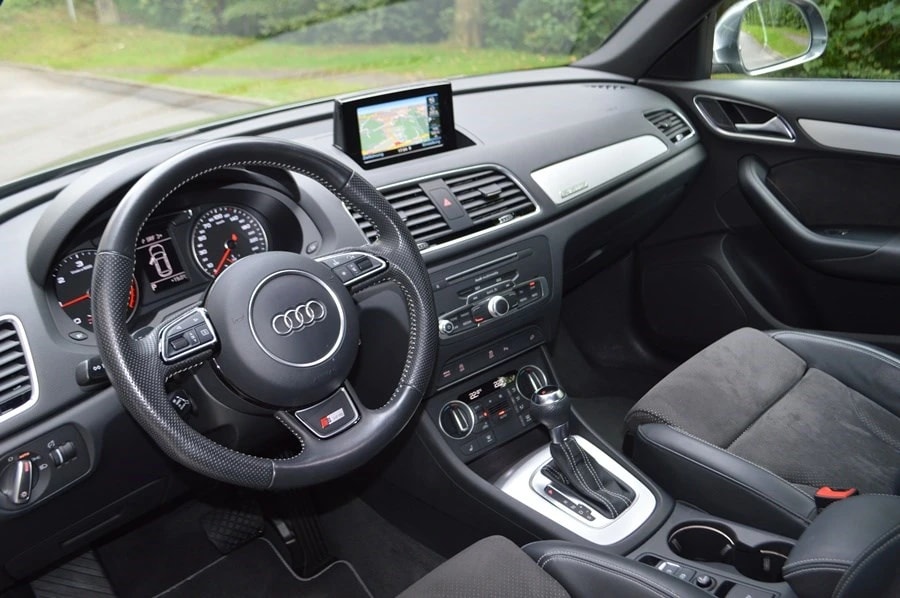 AUDI Q3 2.0 TDI sport quattro S-tronic S line-image-6