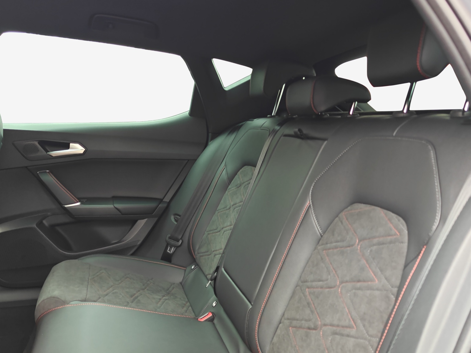 SEAT Leon 1.5 eTSI mHEV DSG FR-image-11