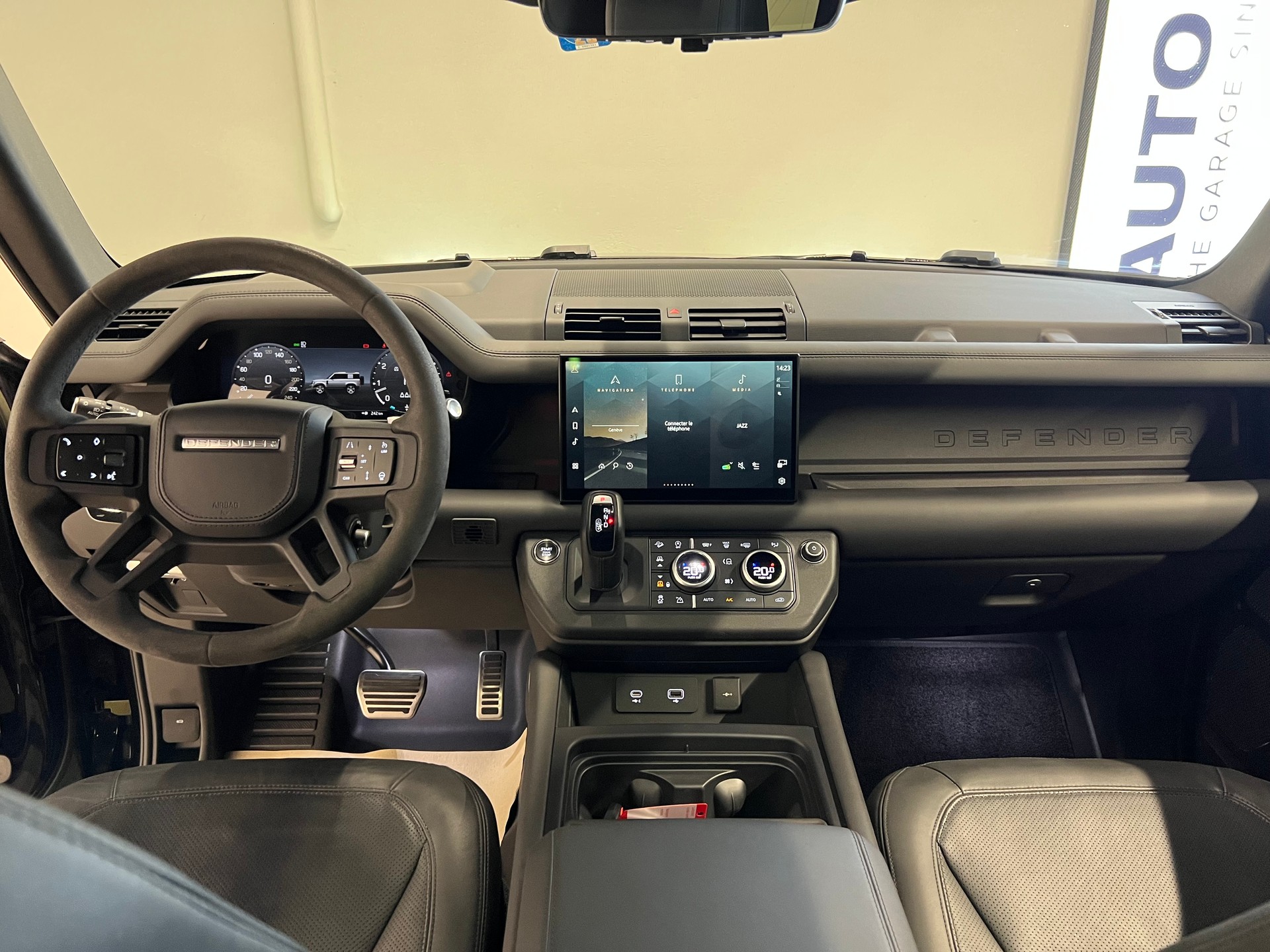 LAND ROVER Defender 90 5.0 V8 SC-showroom-element-2