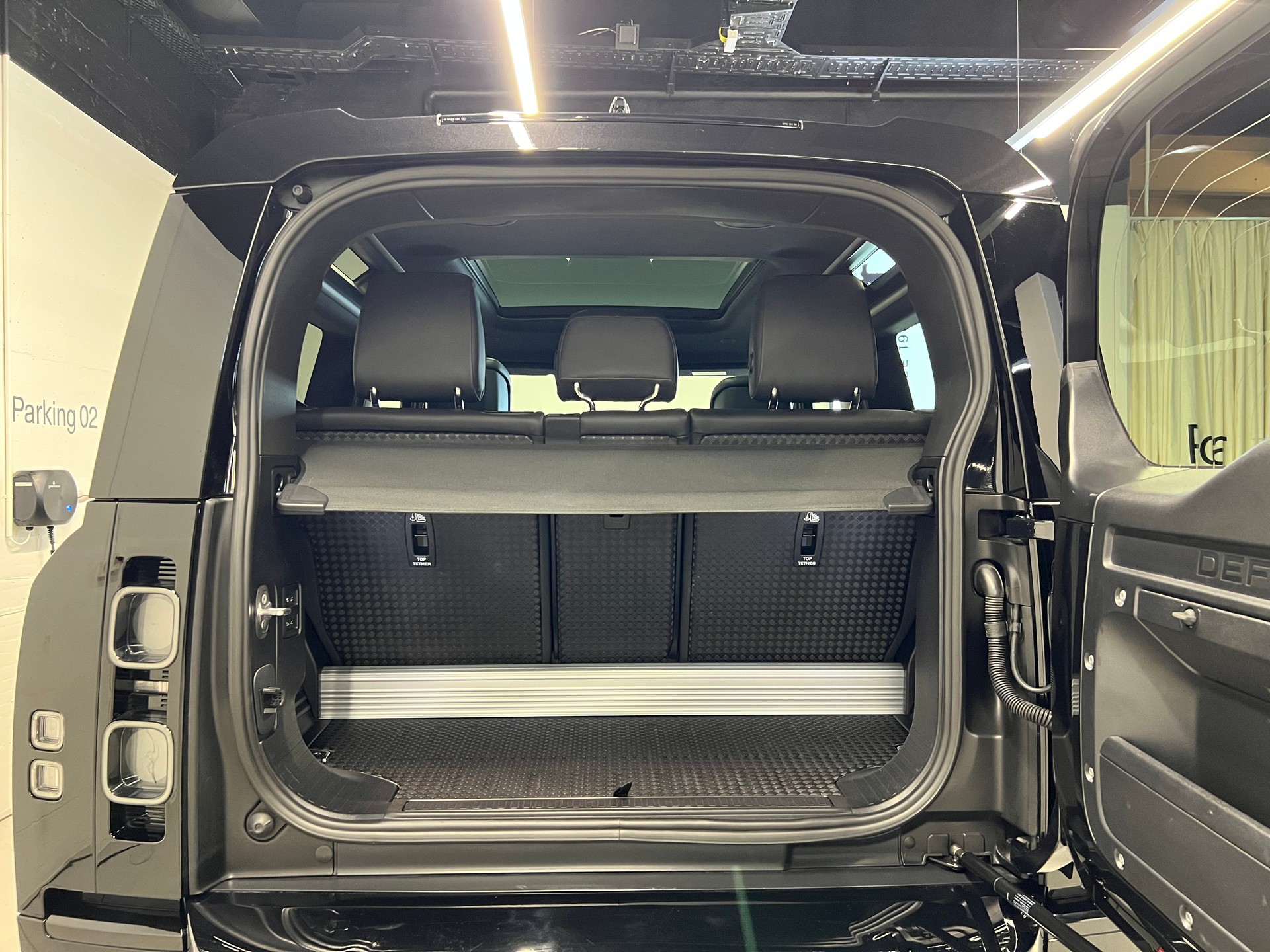 LAND ROVER Defender 90 5.0 V8 SC-image-12
