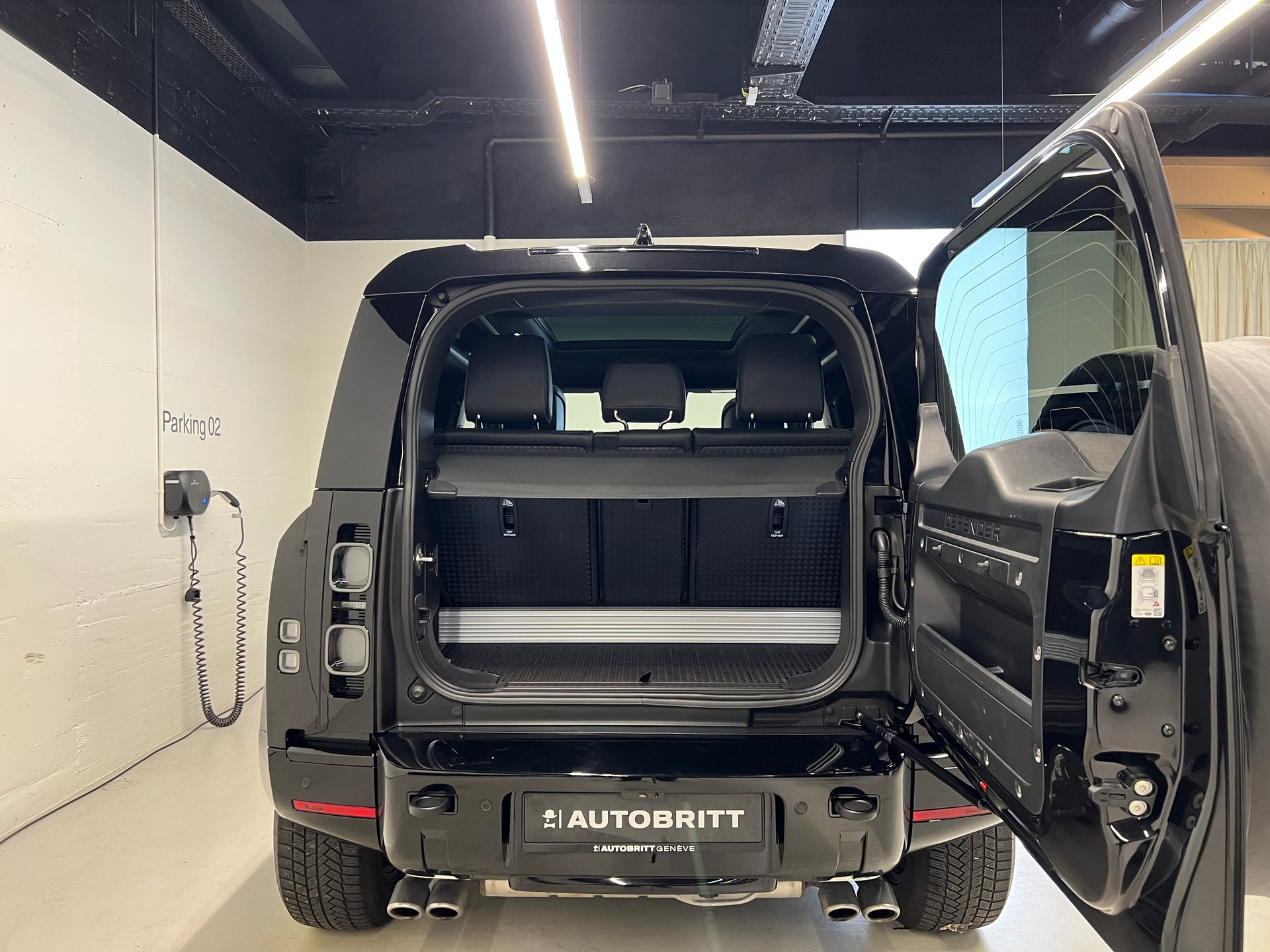 LAND ROVER Defender 90 5.0 V8 SC-image-11