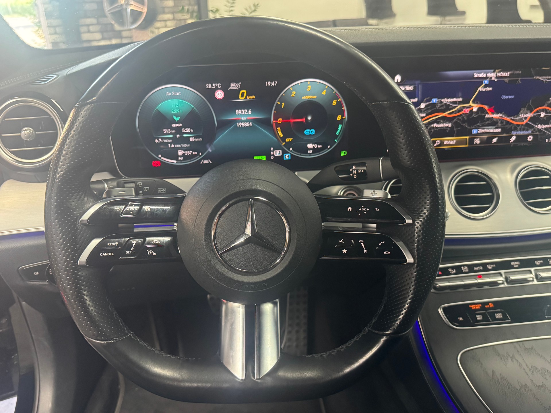 MERCEDES-BENZ E 300 de T 4Matic AMG Line 9G-Tronic-image-8
