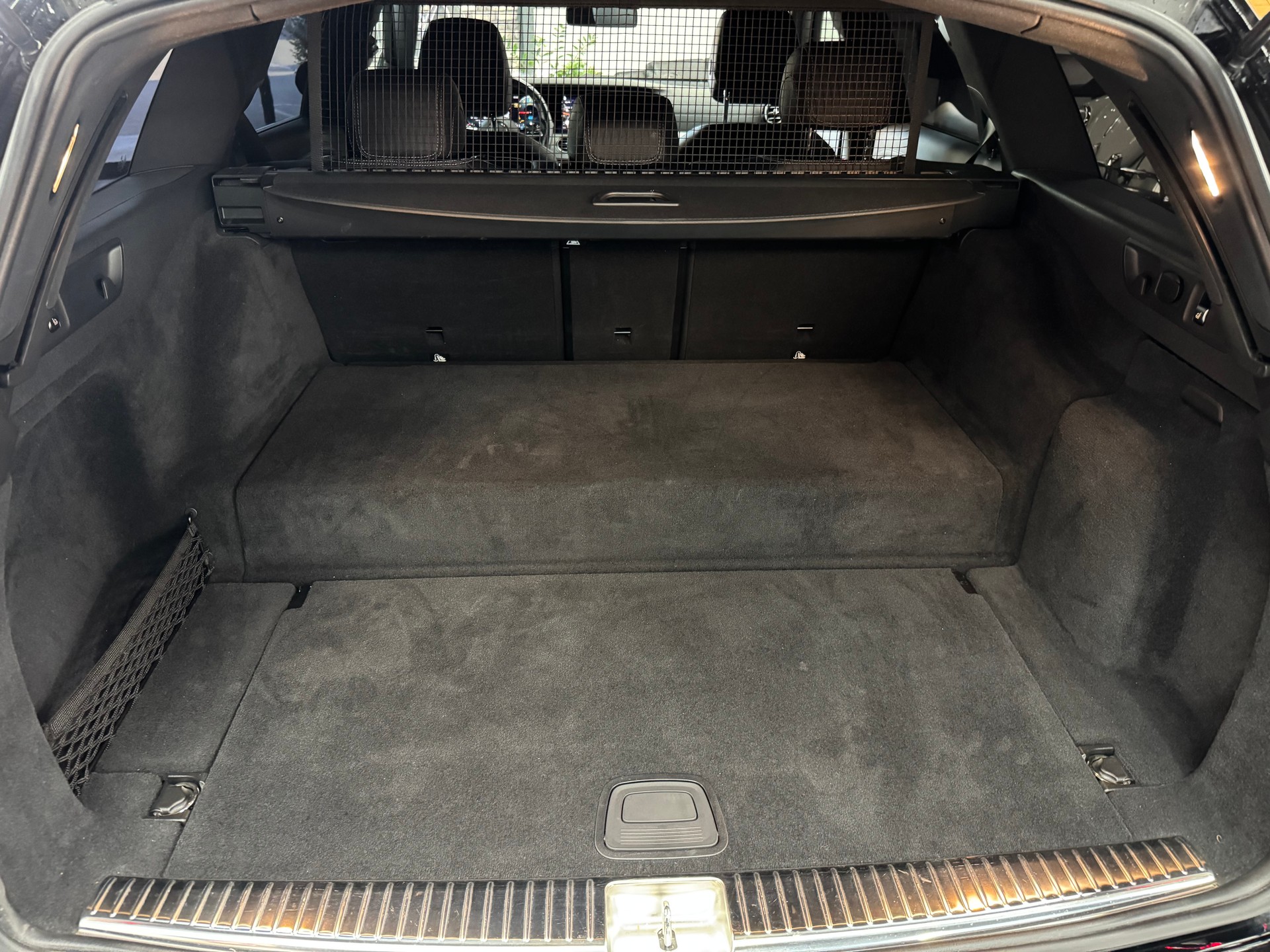 MERCEDES-BENZ E 300 de T 4Matic AMG Line 9G-Tronic-image-18